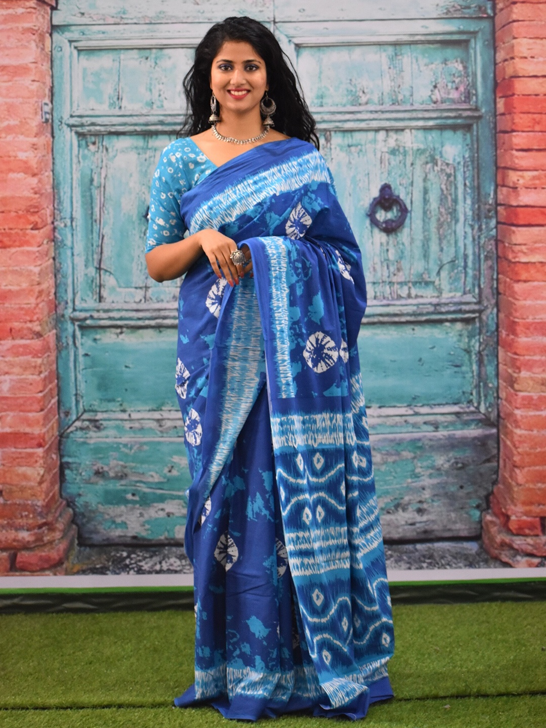 

KIAARON Geometric Pure Cotton Block Print Saree, Blue