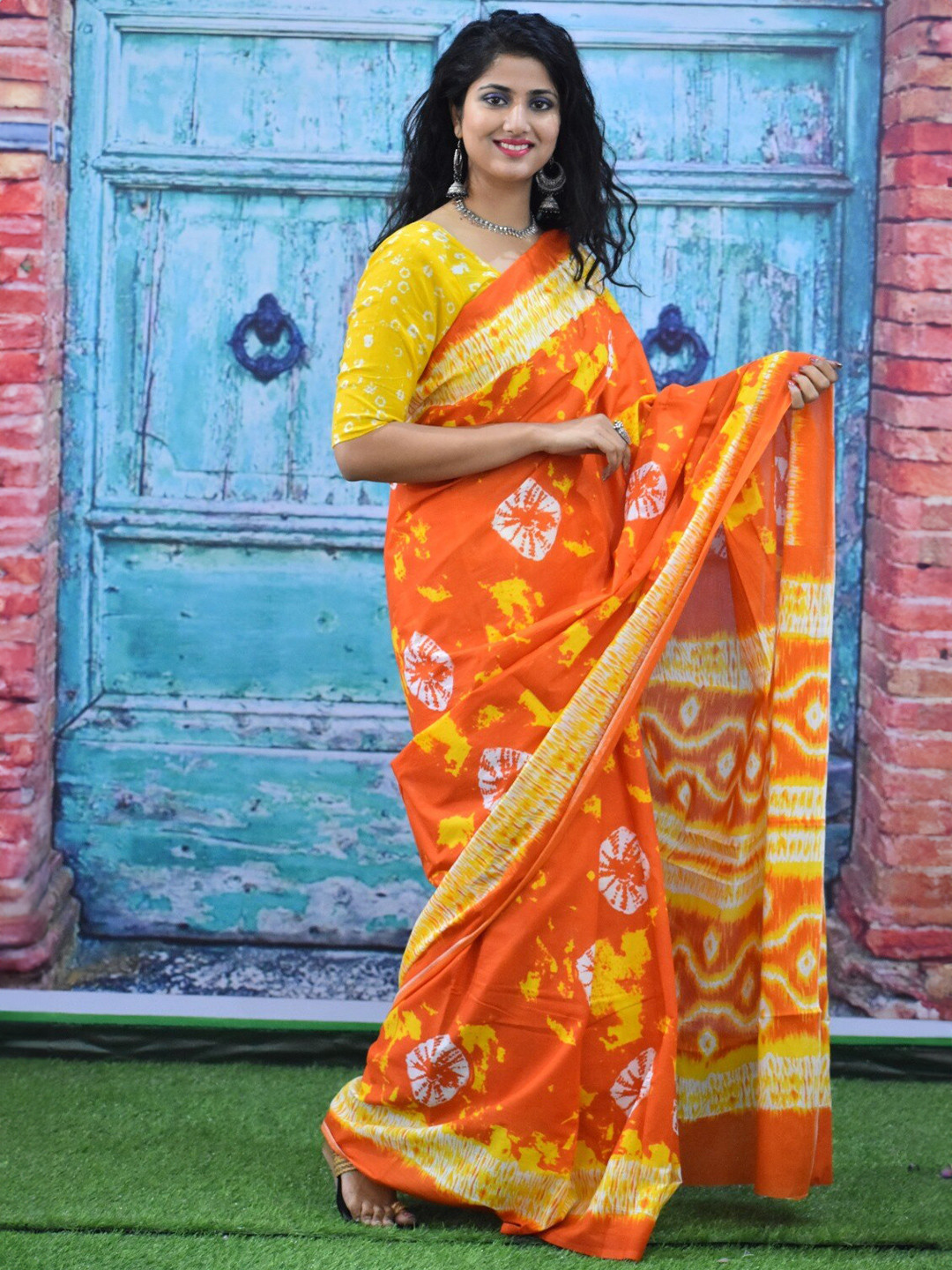 

KIAARON Tie and Dye Pure Cotton Block Print Saree, Orange