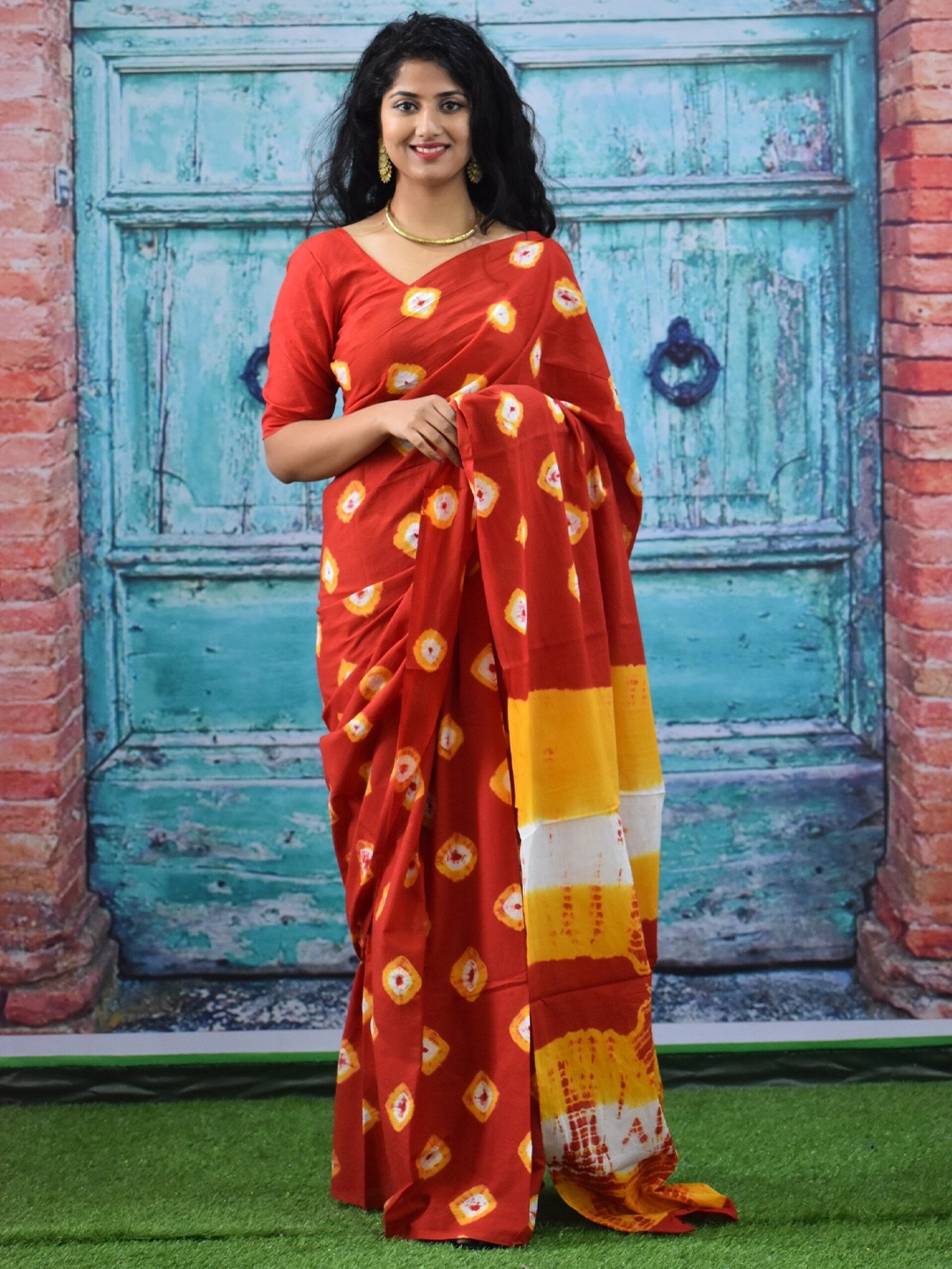 

KIAARON Tie and Dye Pure Cotton Block Print Saree, Red