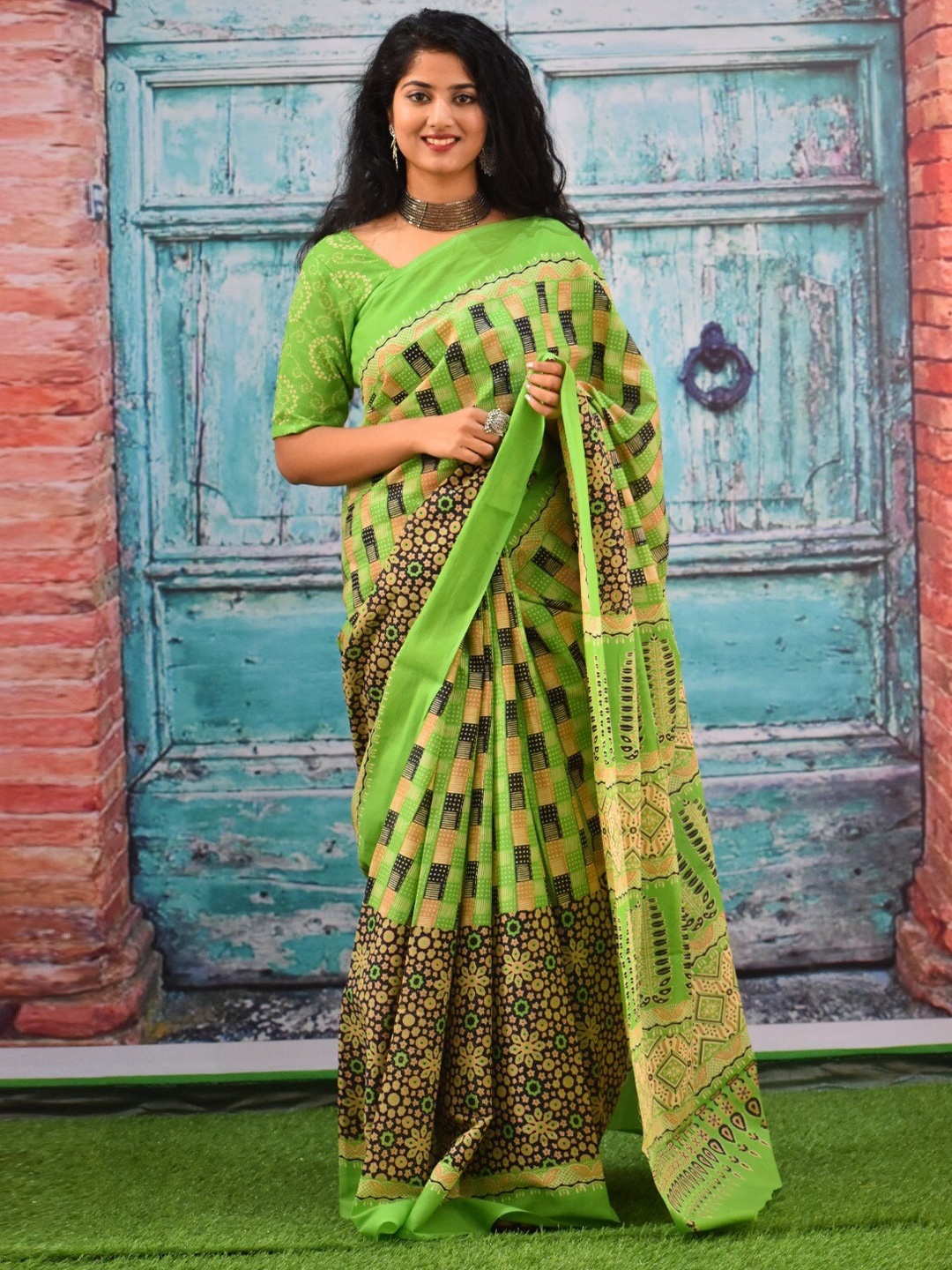 

KIAARON Ajrak Block Printed Jaipuri Mulmul Pure Cotton Saree, Green