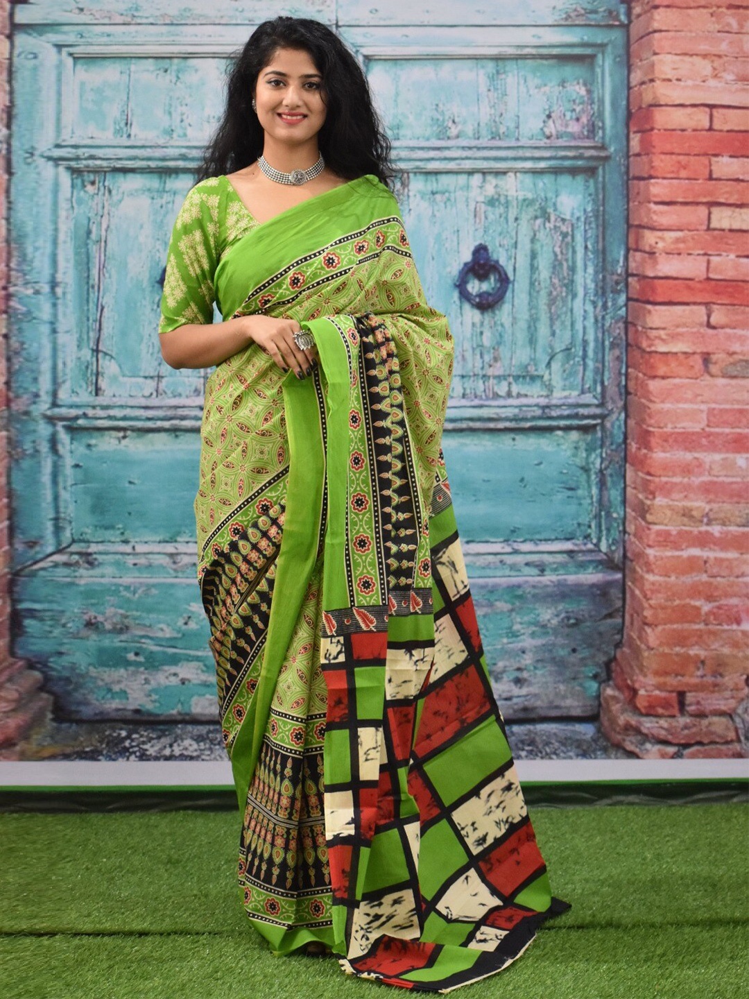 

KIAARON Ajrak Block Printed Jaipuri Mulmul Pure Cotton Saree, Green