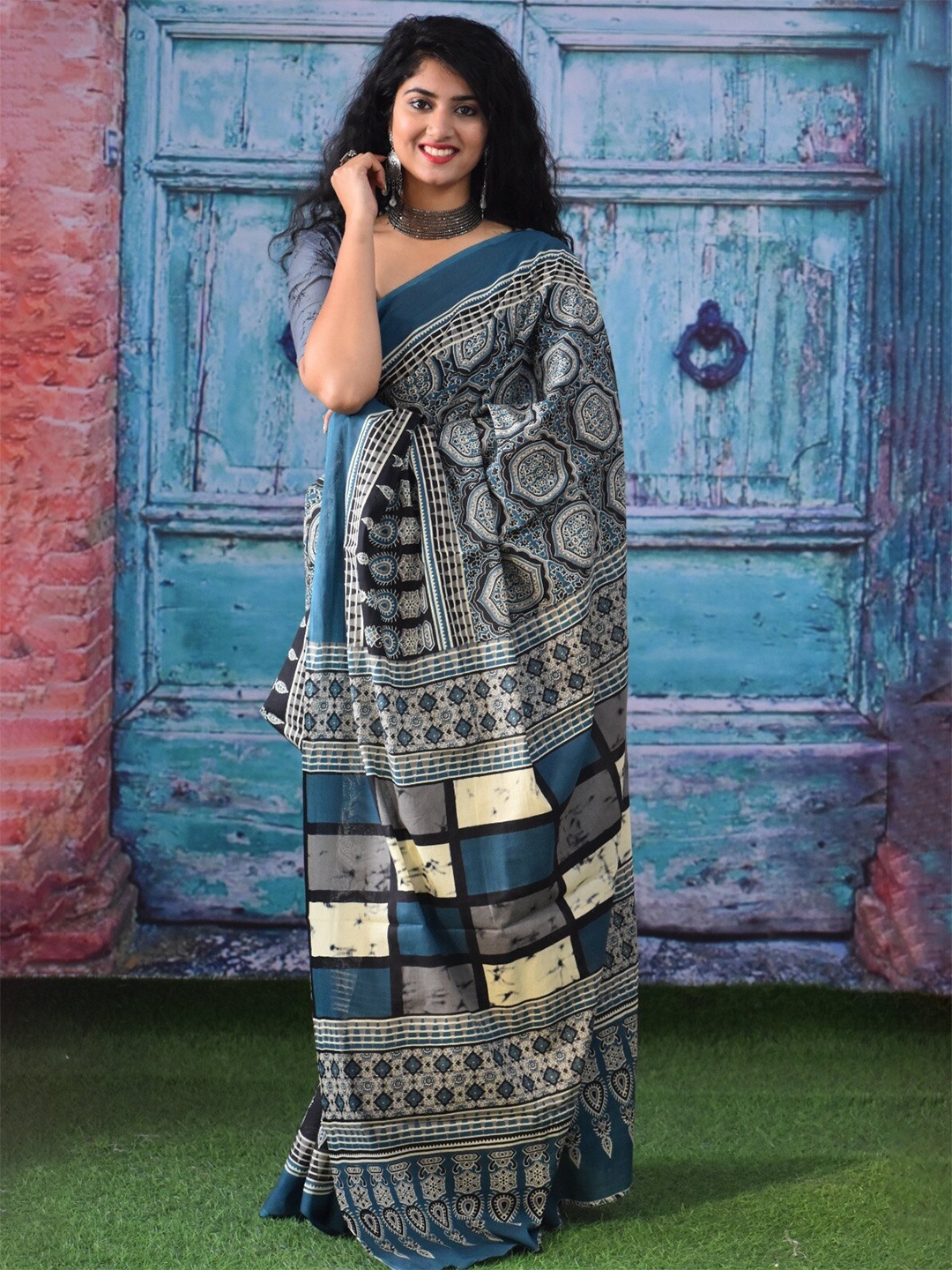 

KIAARON Ethnic Motifs Pure Cotton Block Print Saree, Grey