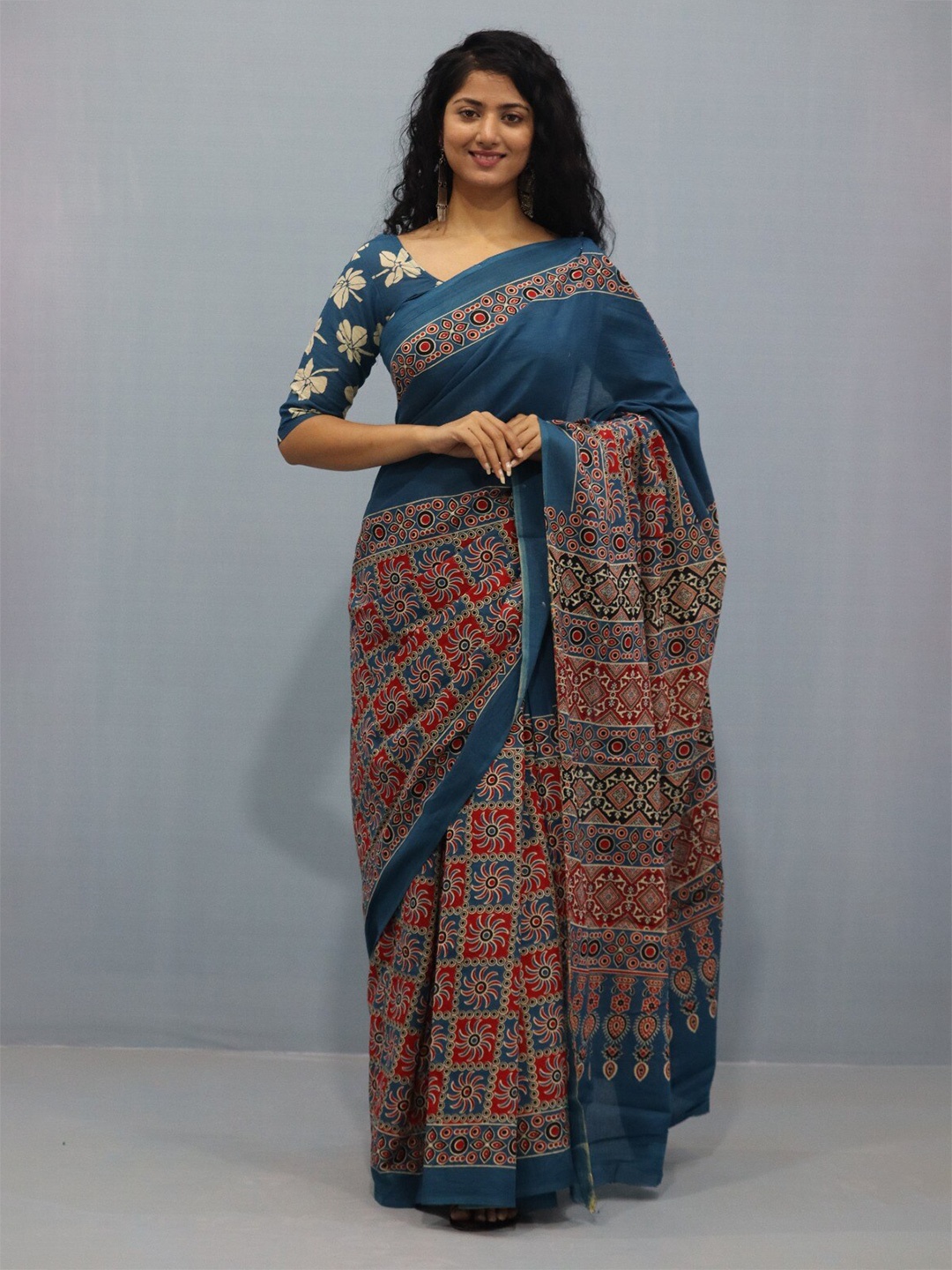 

KIAARON Ethnic Motifs Pure Cotton Block Print Saree, Blue