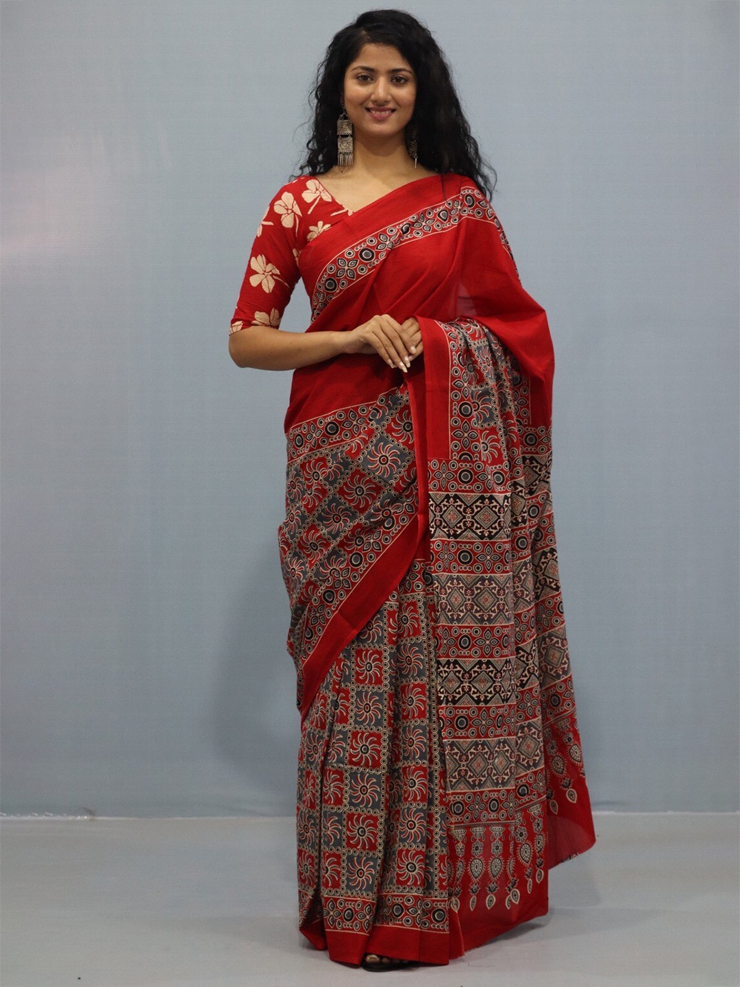 

KIAARON Ajrak Block Pure Cotton Block Print Saree, Maroon