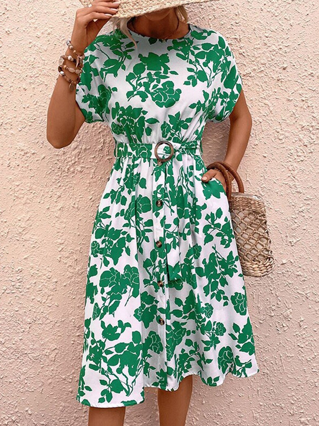 

StyleCast x Revolte Green Round Neck Floral Print Fit & Flare Dress