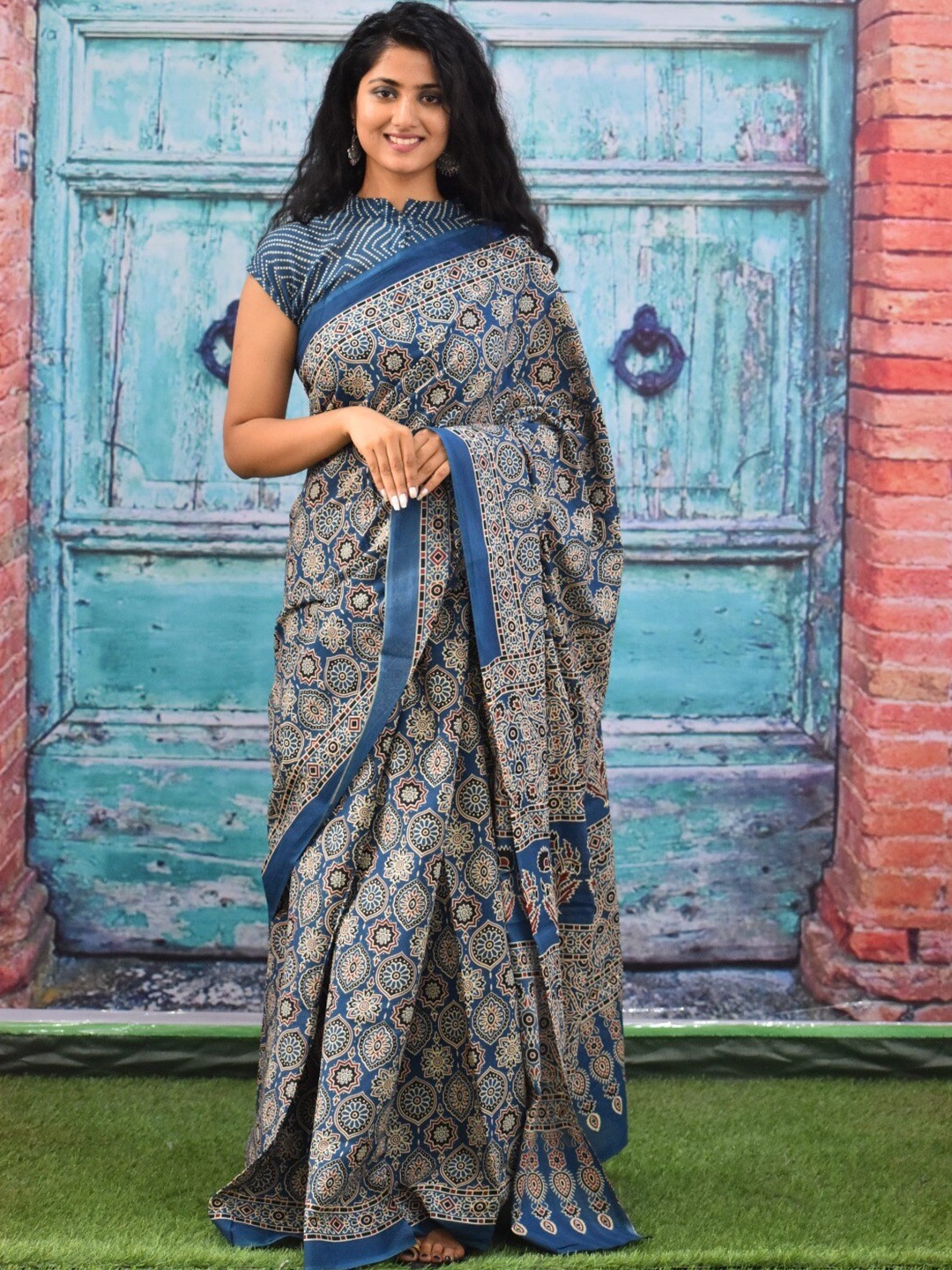 

KIAARON Ethnic Motifs Pure Cotton Block Print Saree, Blue