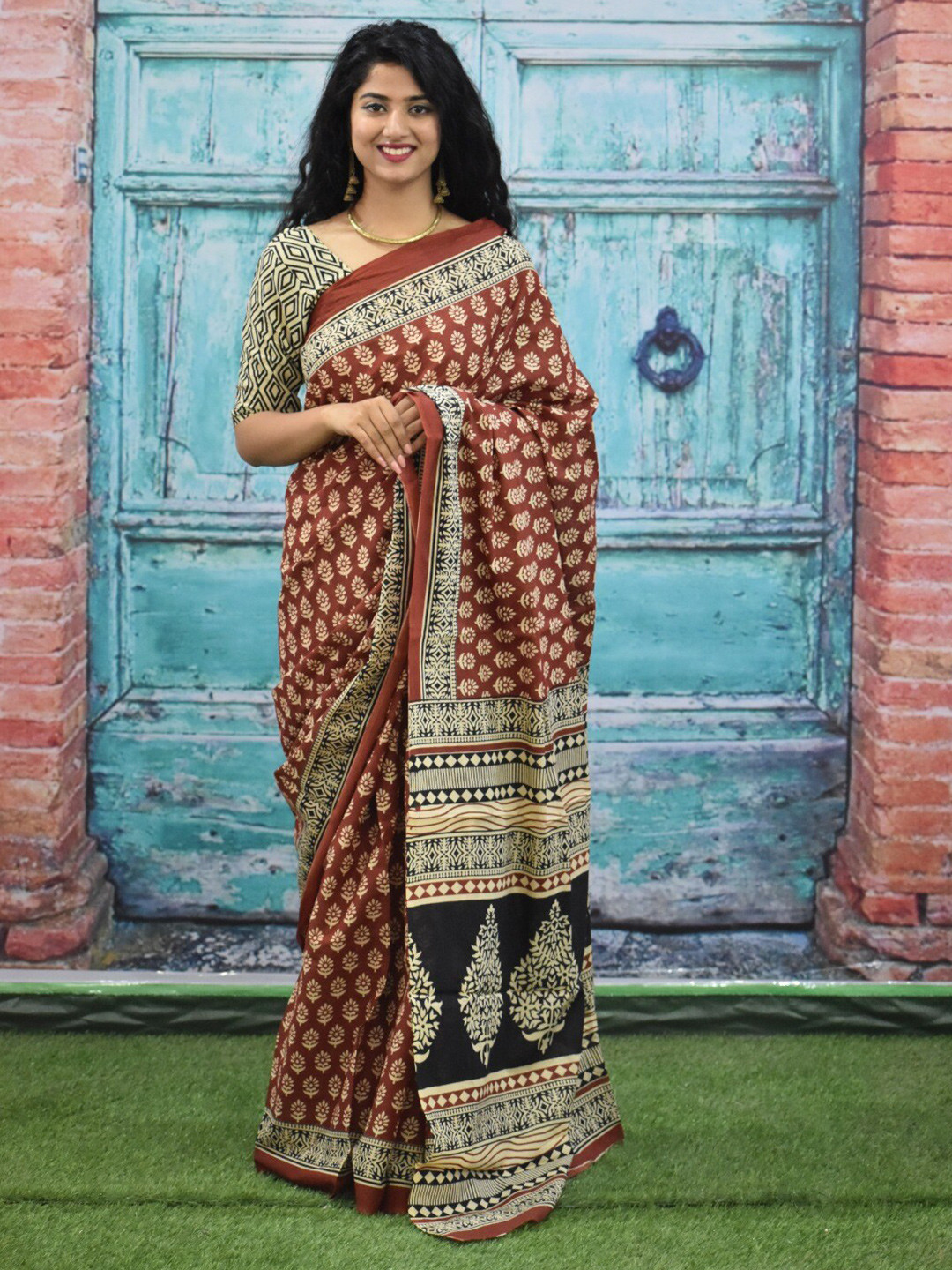 

KIAARON Ethnic Motifs Pure Cotton Block Print Saree, Maroon