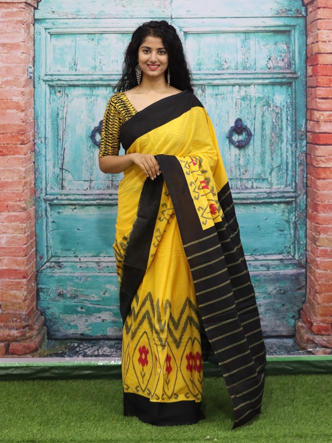 

KIAARON Ethnic Motifs Pure Cotton Block Print Saree, Yellow