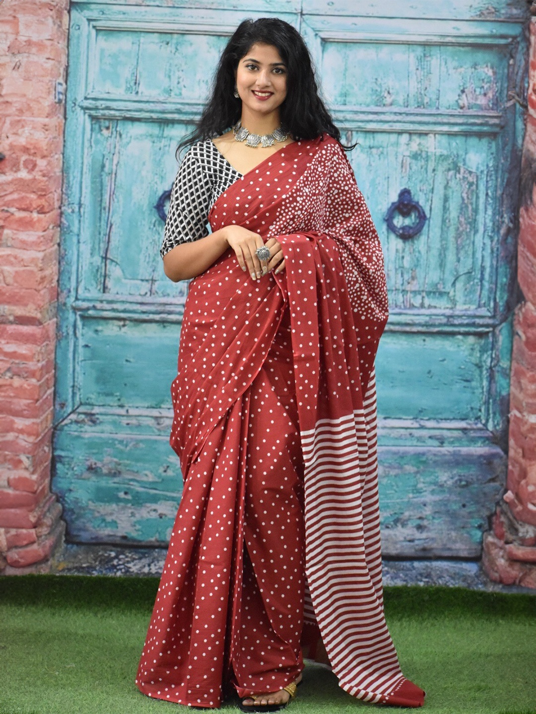 

KIAARON Geometric Printed Pure Cotton Half and Half Block Saree, Maroon