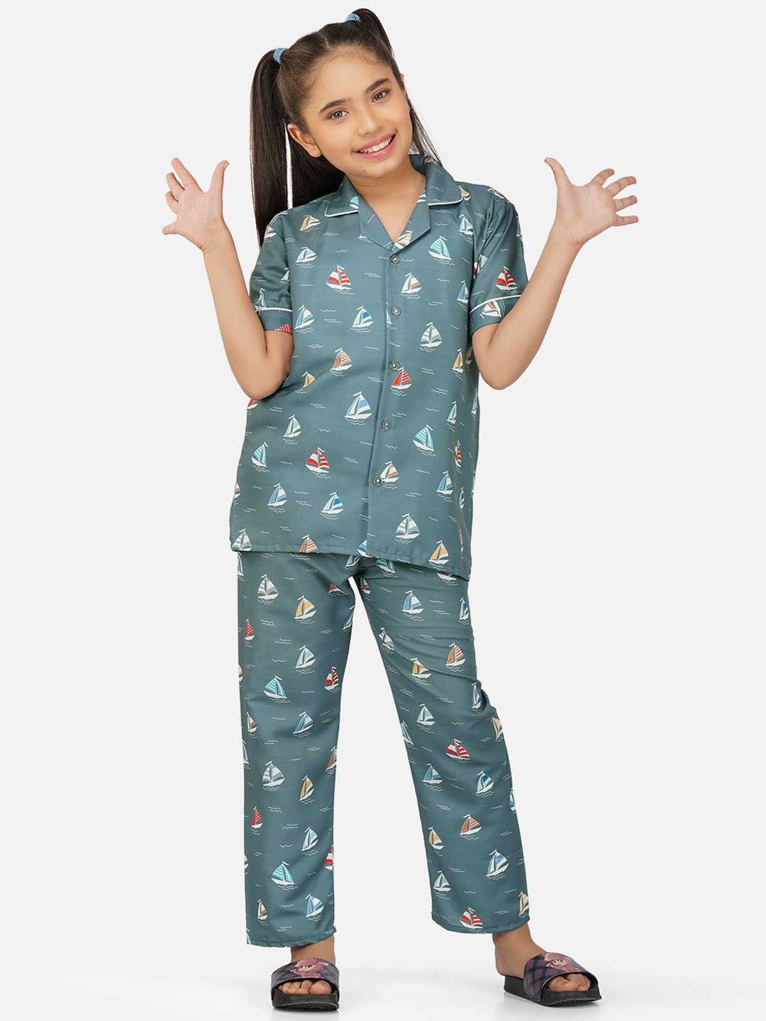 

Sand Dune Girls Graphic Printed Night suit, Grey