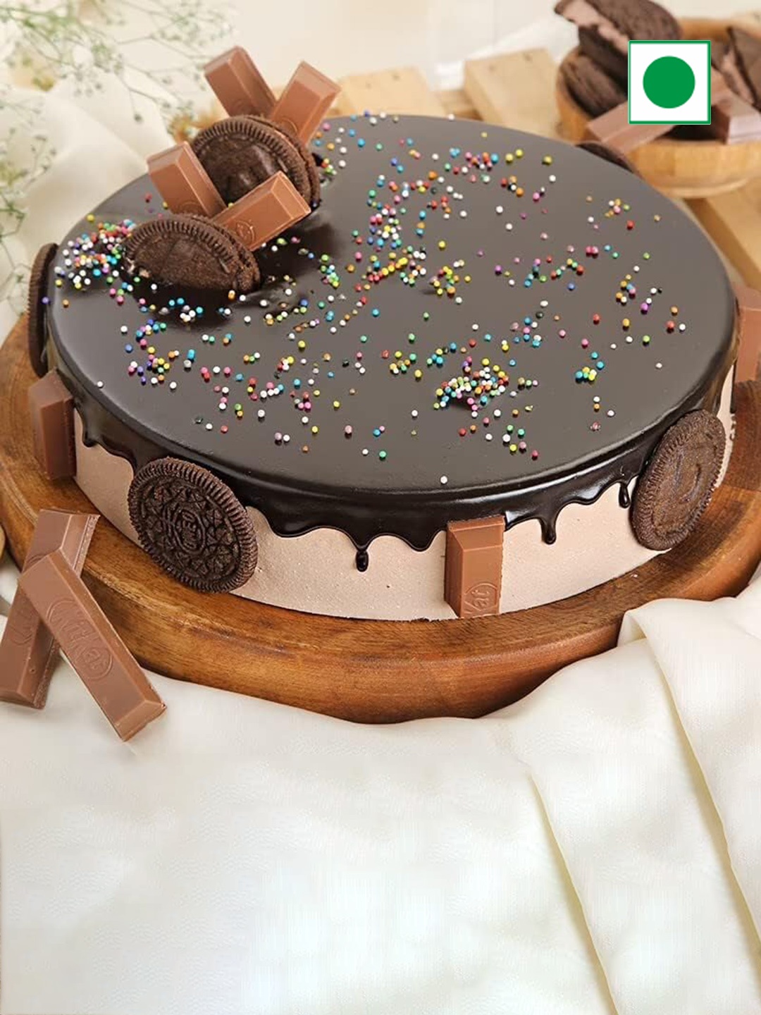 

Floweraura Kitkat Oreo Flavour Eggless Round Cake-500 g, Brown