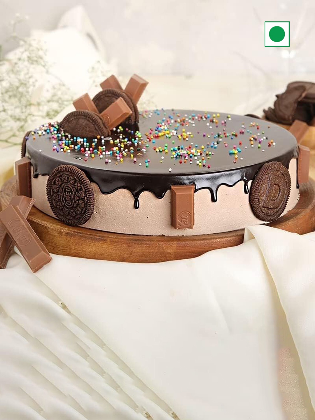 

Floweraura Kit Kat Oreo Flavour Eggless Round Cake-3Kg, Brown