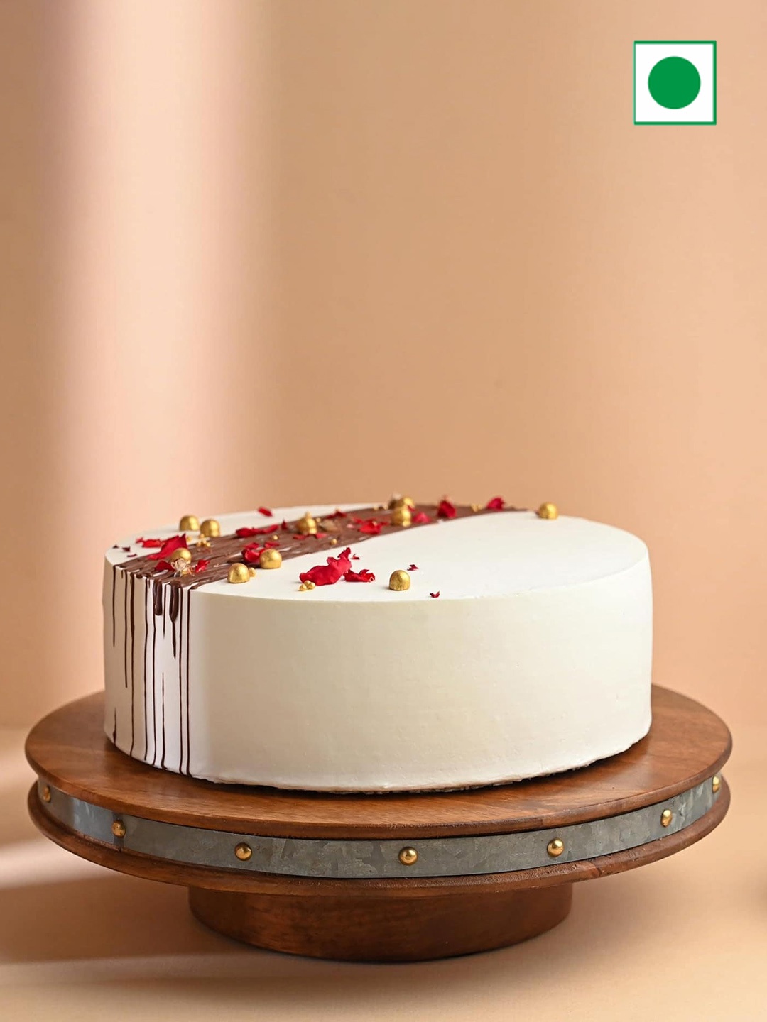 

Floweraura Fresh Captivating Vanilla Flavor Eggless Round Cake- 2Kg, White