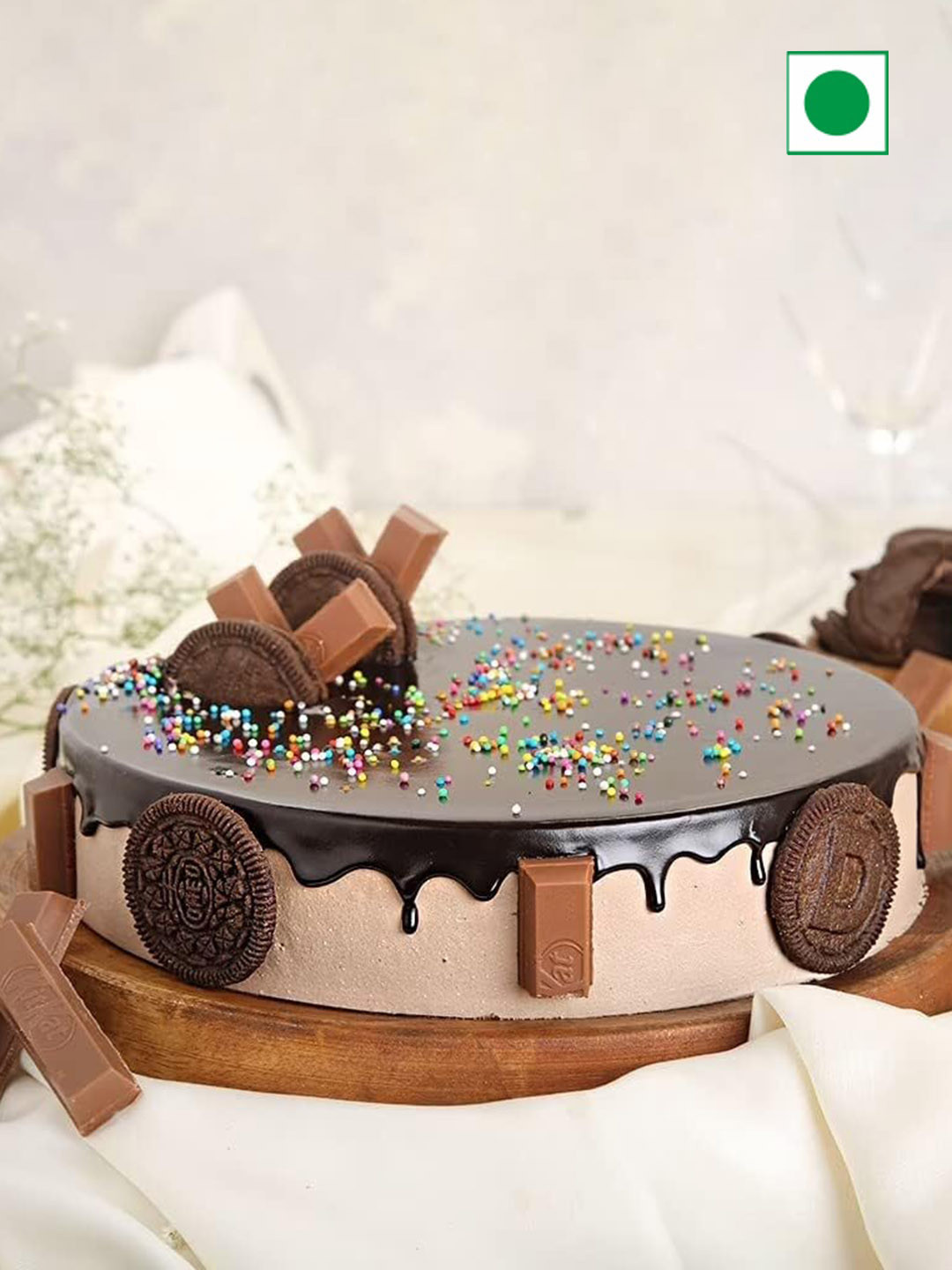 

Floweraura Kitkat Oreo Flavour Eggless Round Cake-4Kg, Brown