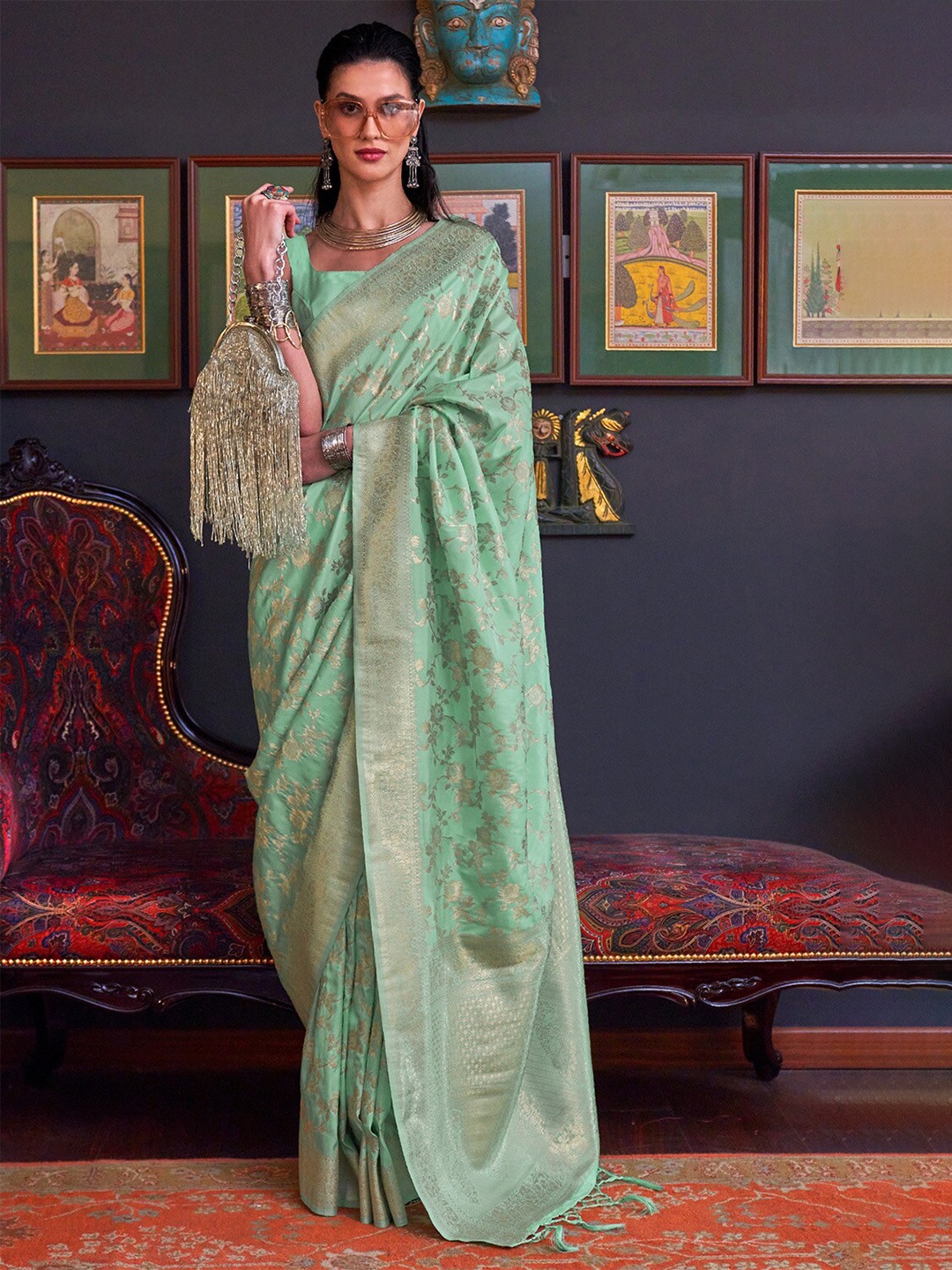 

DEVATITHI Floral Woven Design Zari Saree, Green