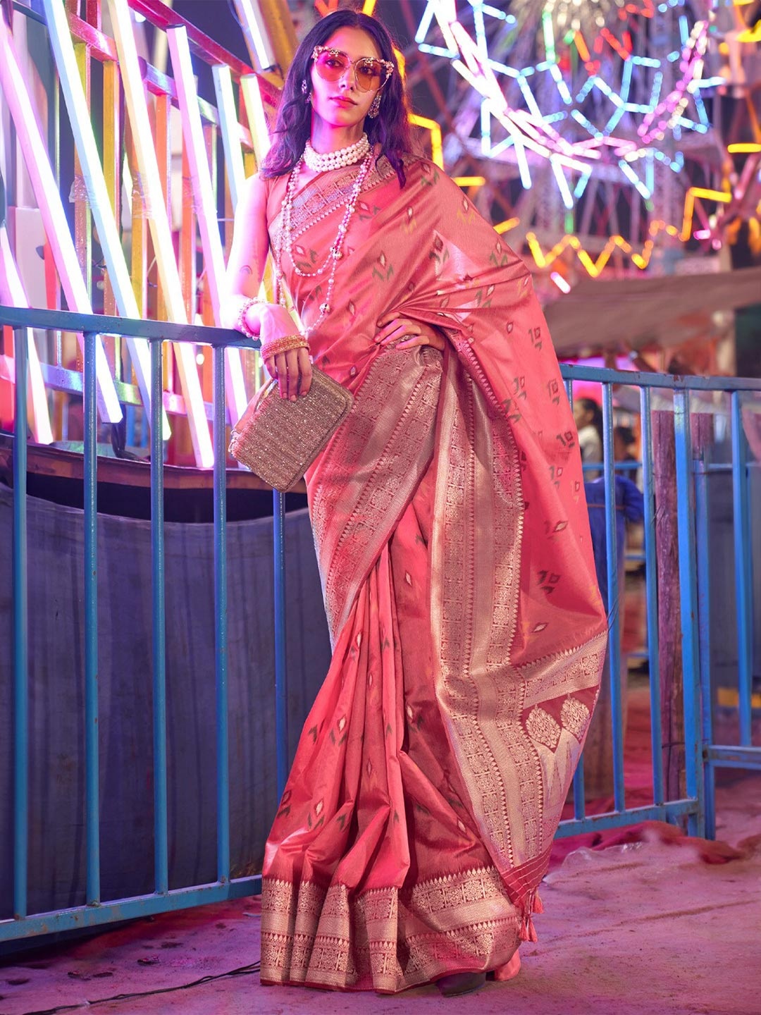 

DEVATITHI Ethnic Motifs Woven Design Zari Banarasi Saree, Pink