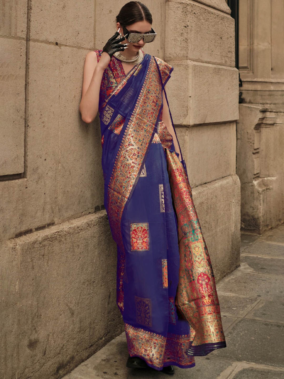 

DEVATITHI Ethnic Motifs Woven Design Zari Saree, Blue