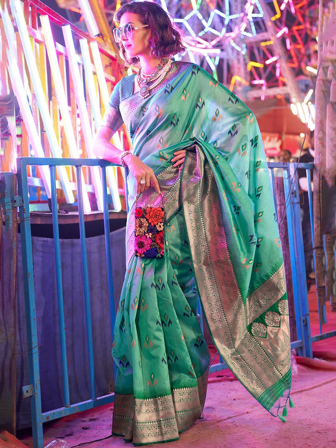 

DEVATITHI Ethnic Motifs Woven Design Zari Banarasi Saree, Green