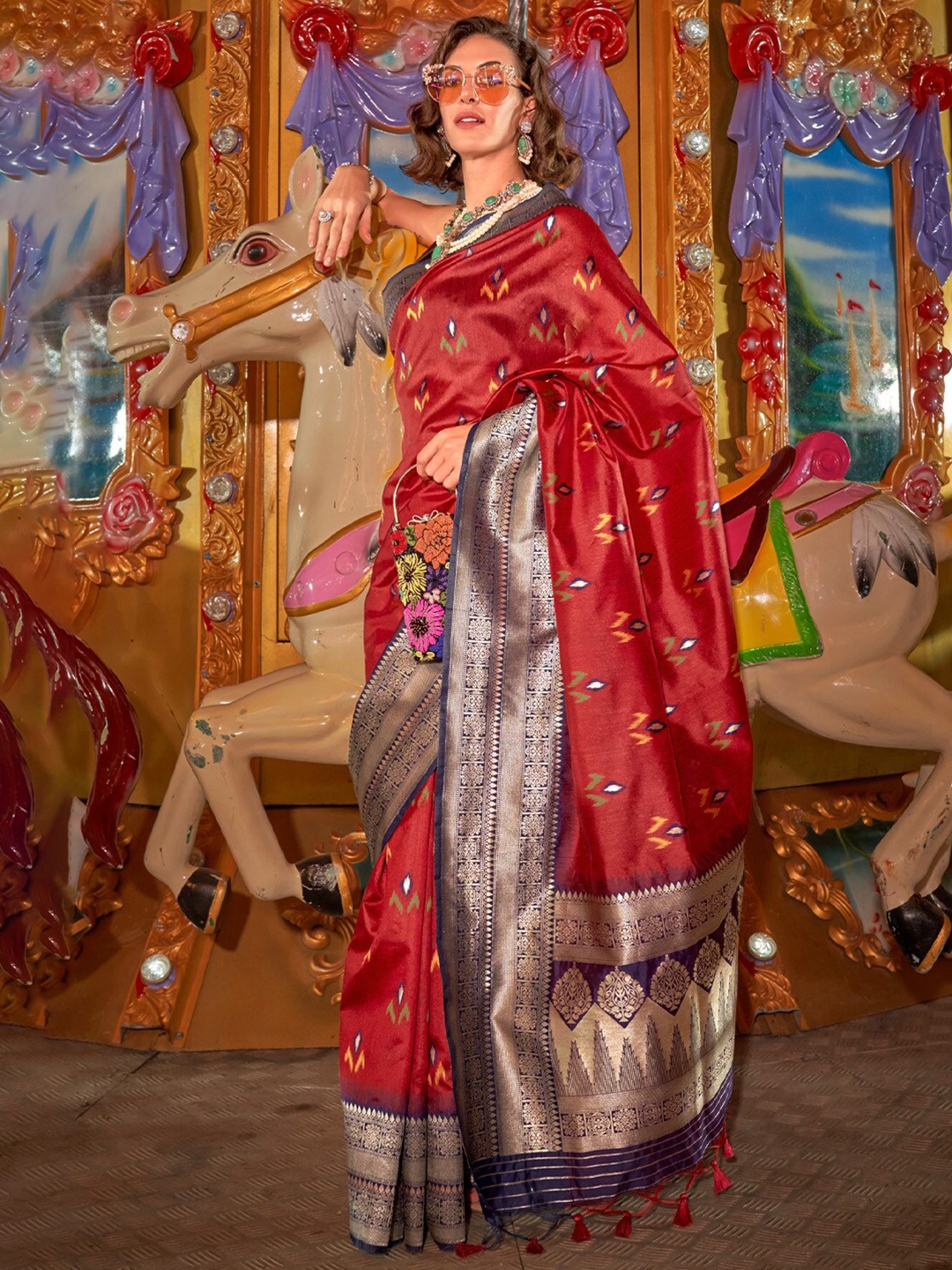 

DEVATITHI Ethnic Motifs Woven Design Zari Banarasi Saree, Red