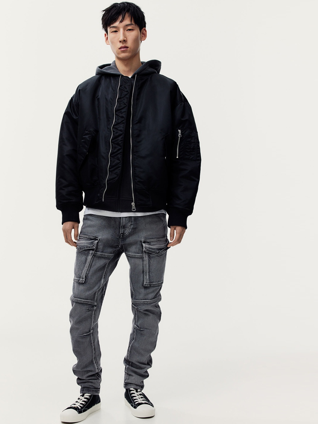 

H&M Men Slim Cargo Jeans, Grey