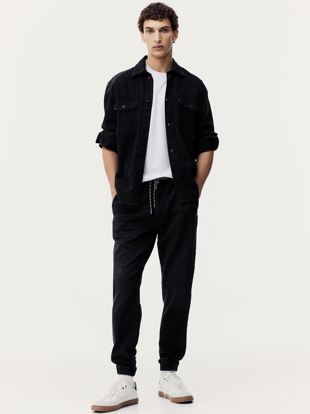 

H&M Men Hybrid Tapered Regular Joggers, Black
