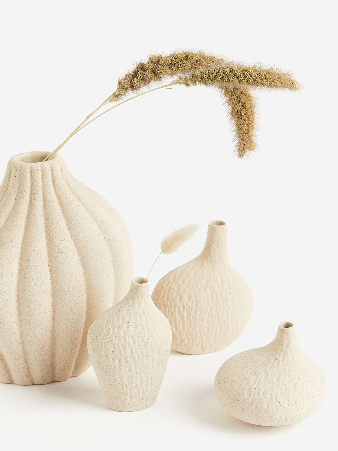 

H&M White Textured Stoneware Mini Vases