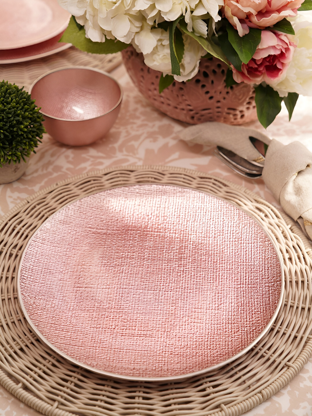 

Pure Home and Living Set of 2 Pink Fabric Textured Dinner Plates