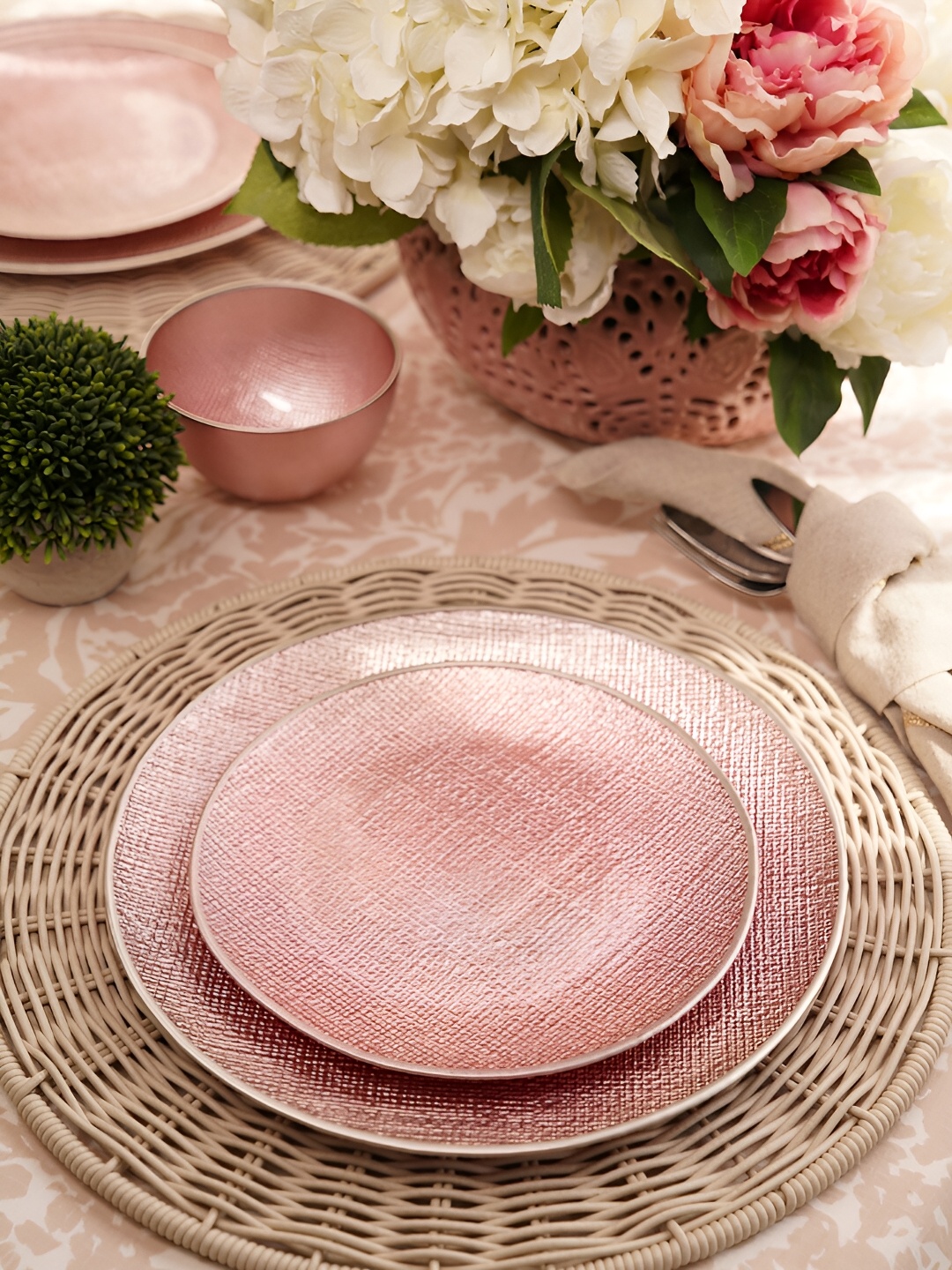 

Pure Home and Living Set of 2 Pink Fabric Textured Dessert Plates