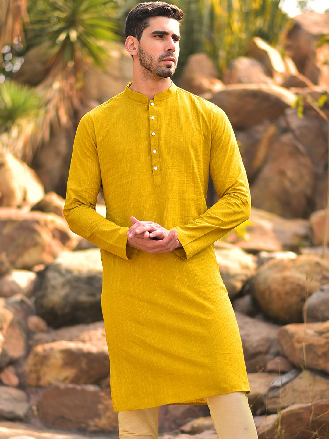 

HOUSE OF DEYANN Ethnic Motifs Woven Design Mandarin Collar Cotton Kurta, Green