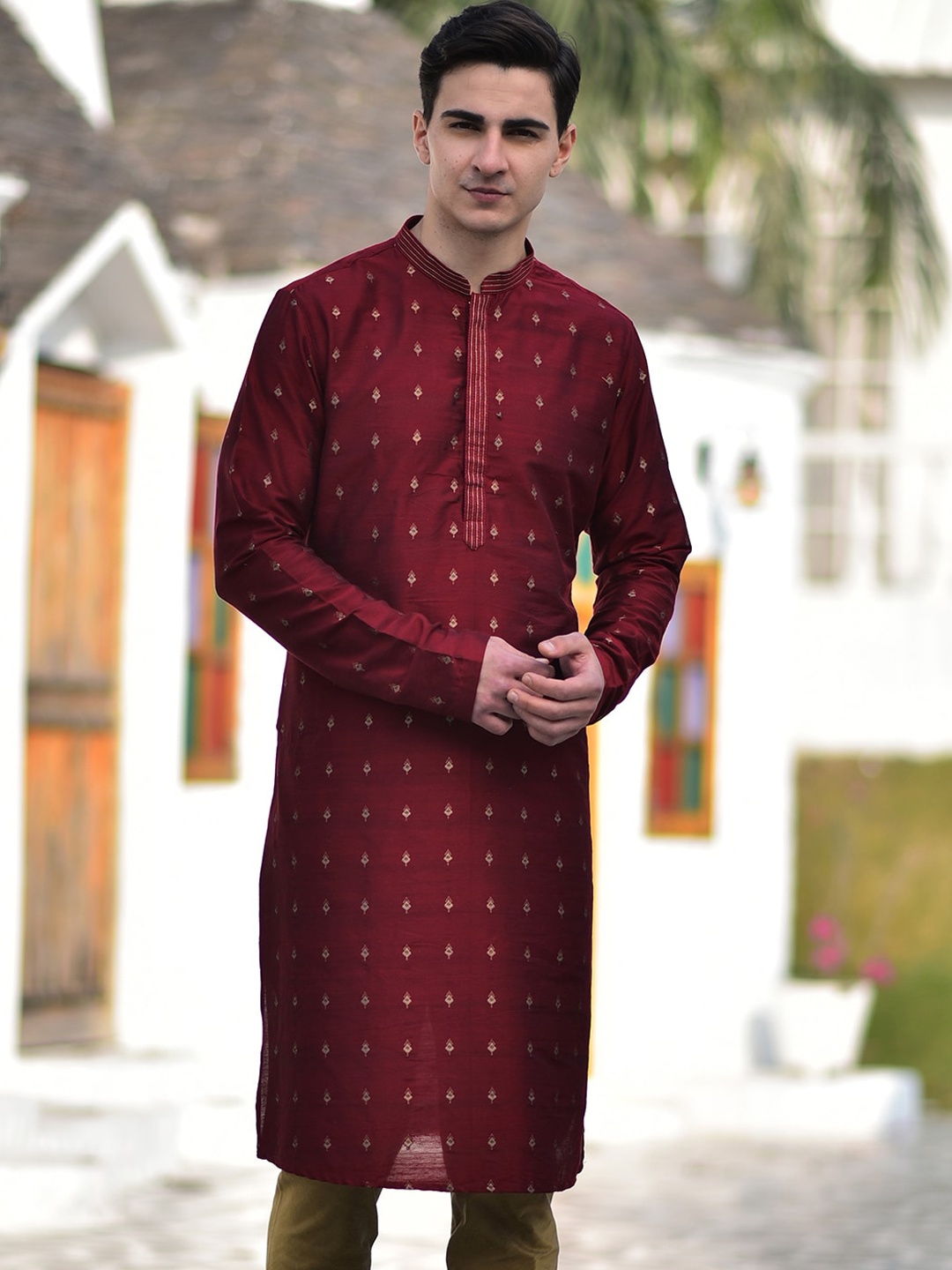 

HOUSE OF DEYANN Ethnic Motifs Woven Design Mandarin Collar Cotton Kurta, Red