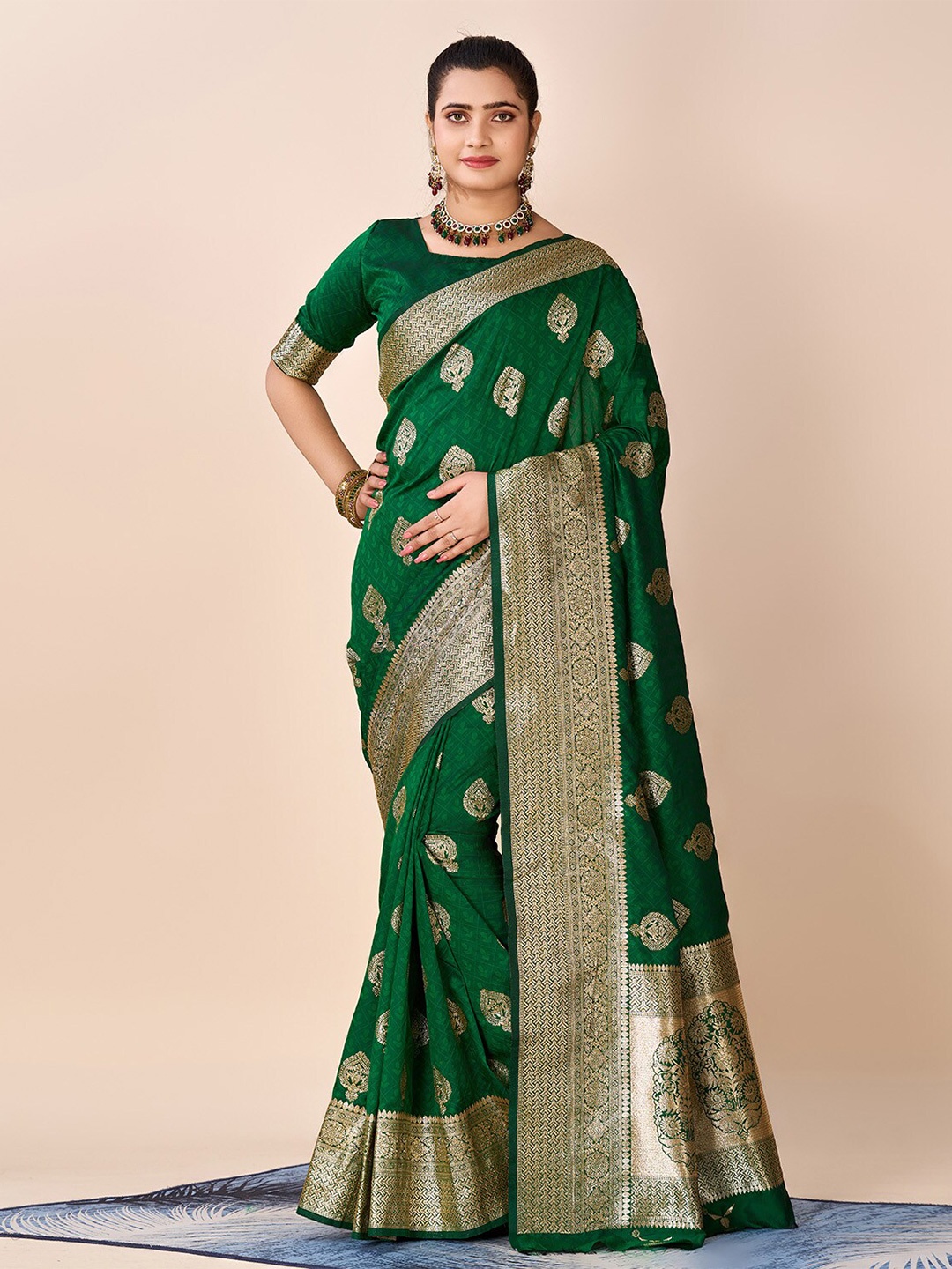 

Sanwariya Silk Ethnic Motifs Woven Design Zari Pure Silk Kanjeevaram Saree, Green