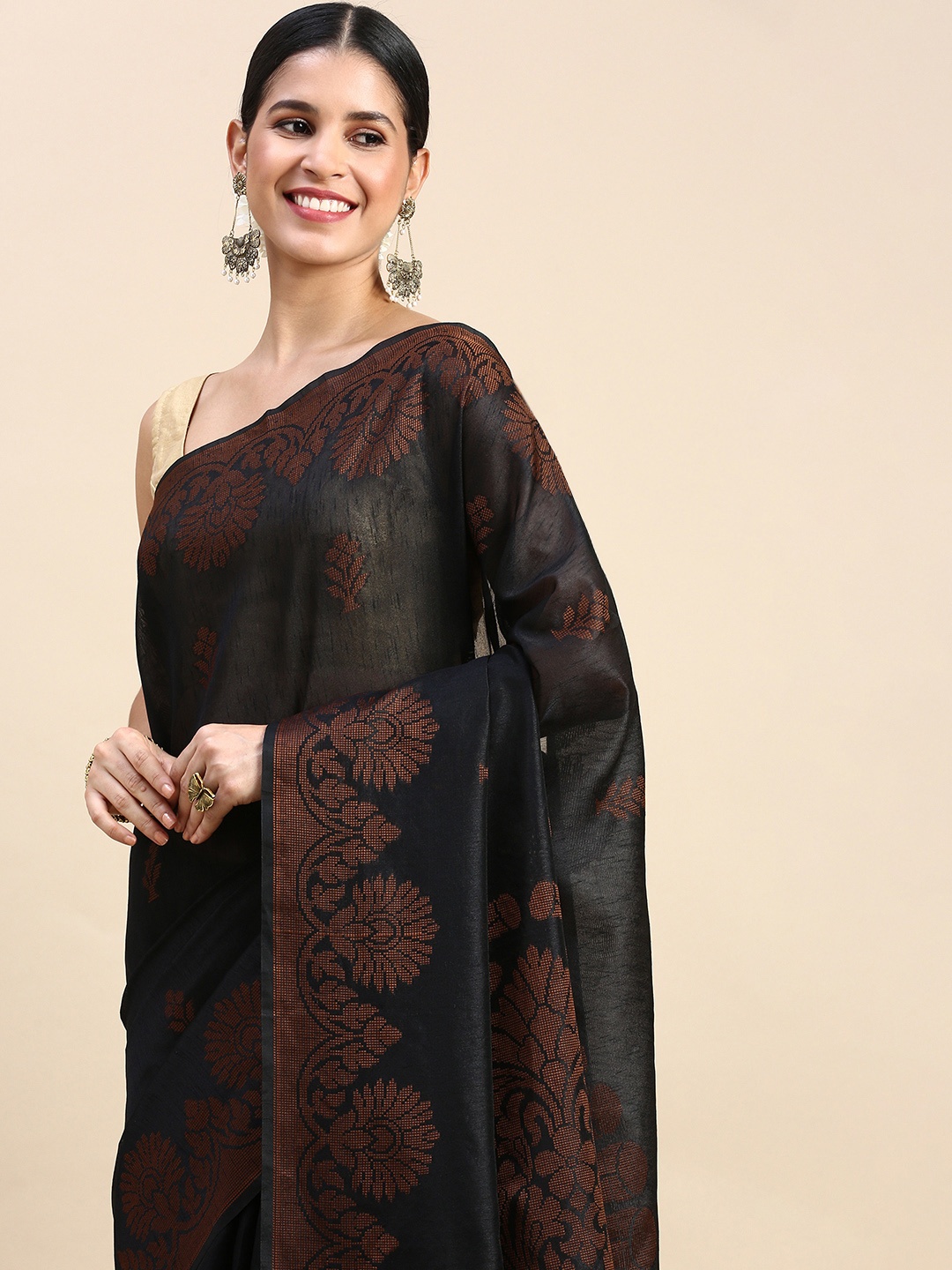

MOHEY Woven Design Saree, Black