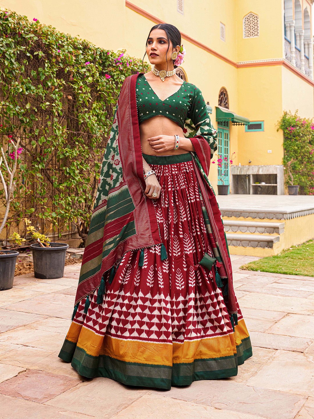 

LOOKNBOOK ART Foil Printed Semi-Stitched Lehenga & Unstitched Blouse With Dupatta, Maroon