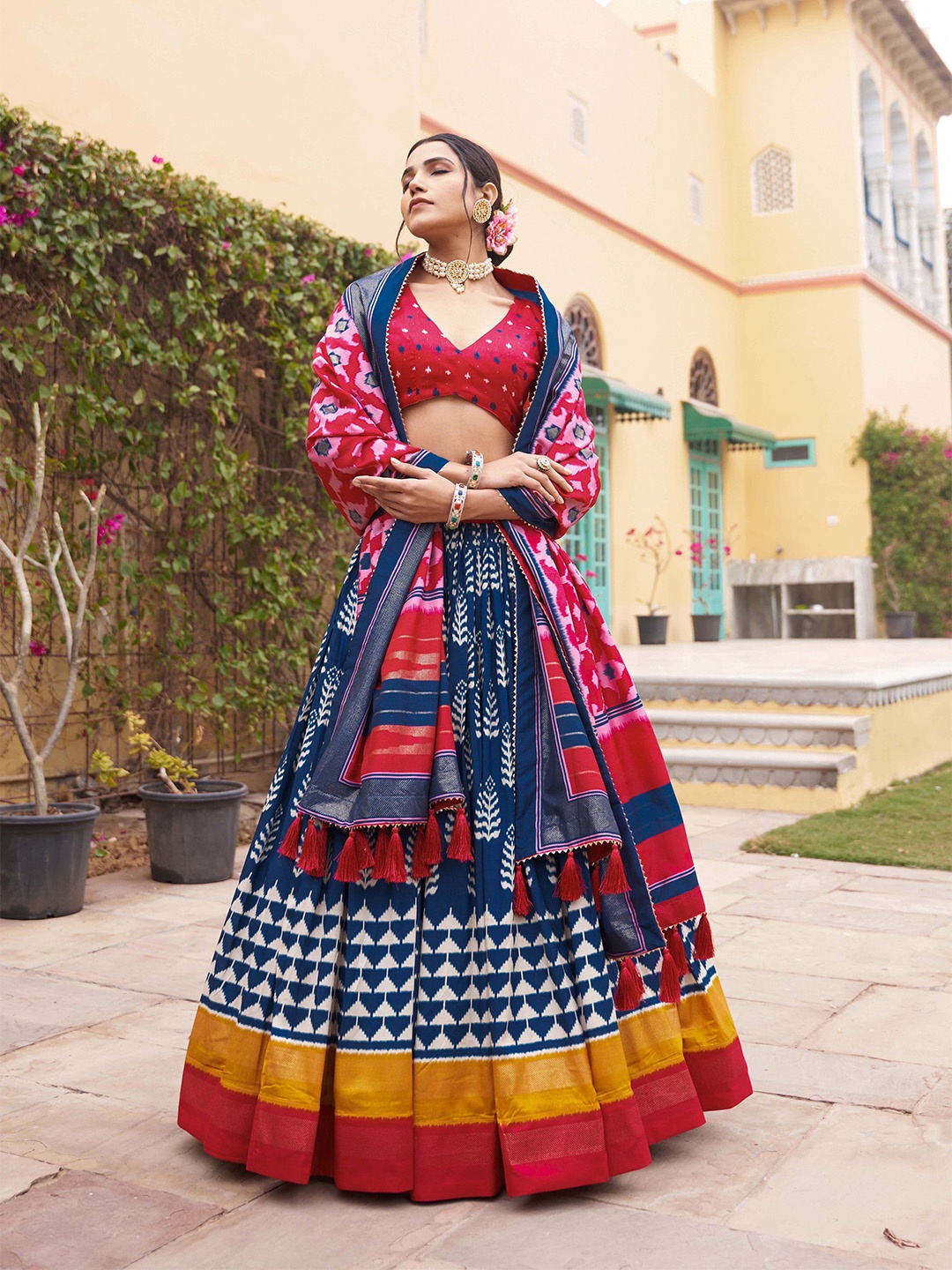 

LOOKNBOOK ART Foil Printed Semi-Stitched Lehenga & Unstitched Blouse With Dupatta, Blue