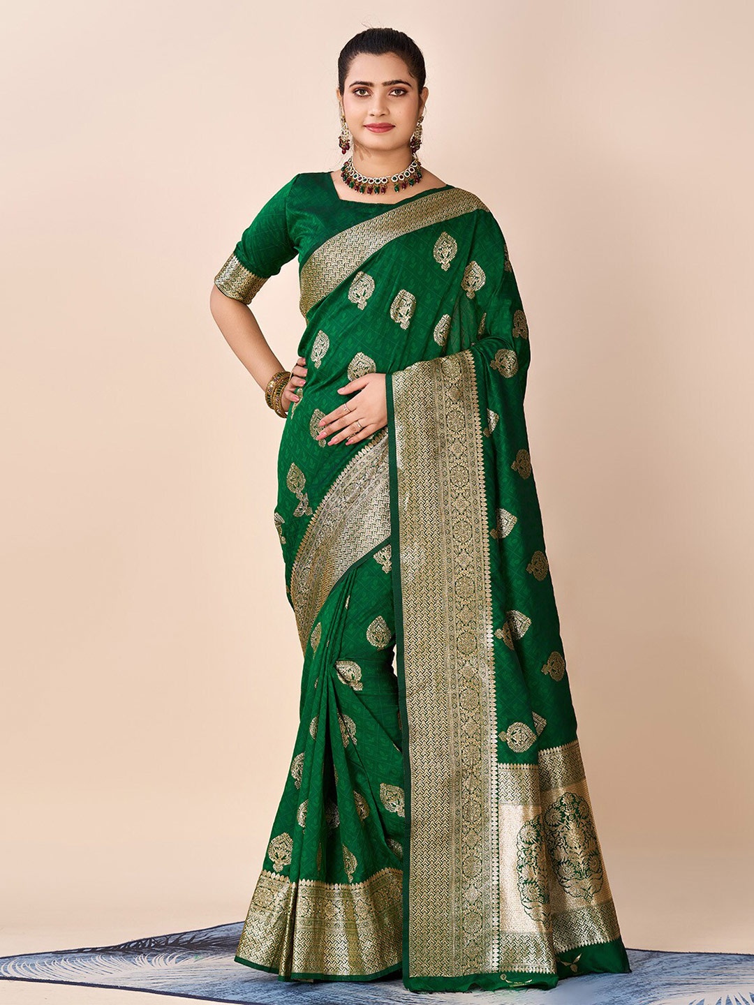 

Sitanjali Ethnic Motifs Woven Design Zari Pure Silk Kanjeevaram Saree, Green