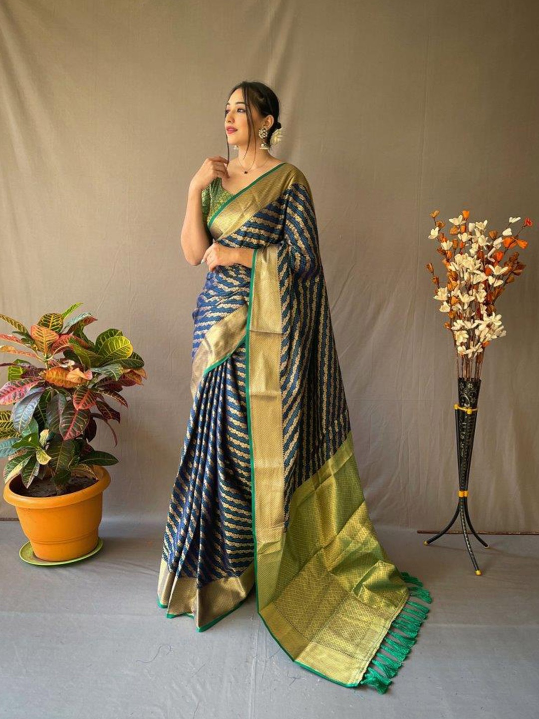 

SGF11 Woven Design Heavy Zari Work Kanjeevaram Patola Silk Saree, Navy blue