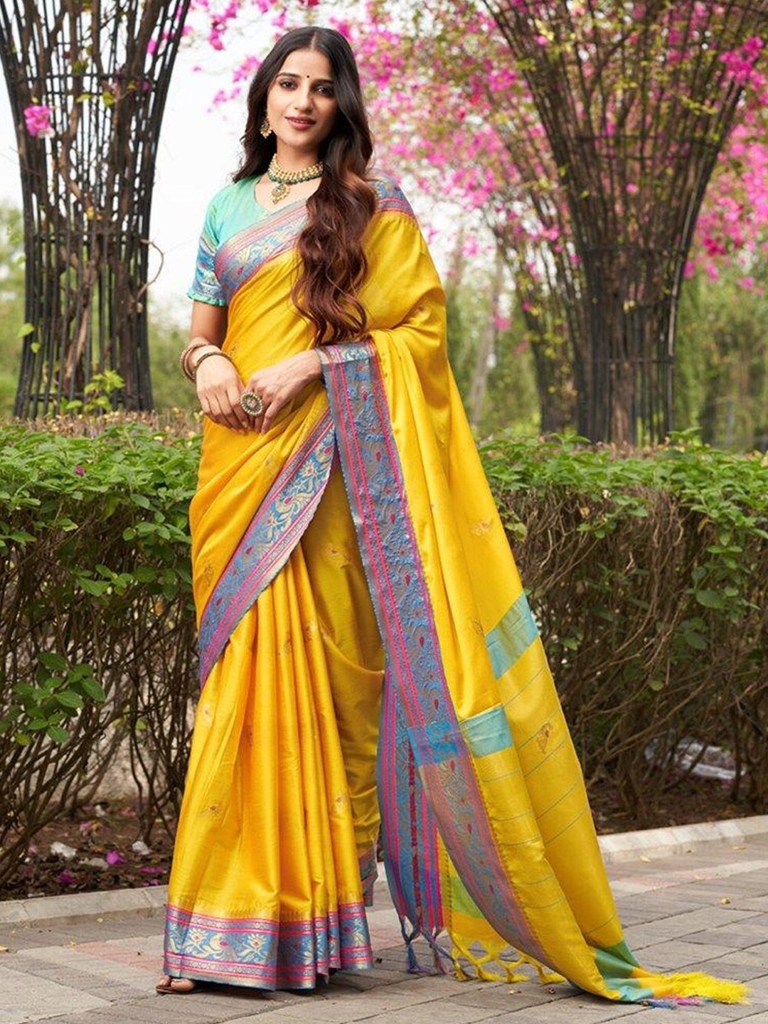 

SGF11 Ethnic Motifs Woven Design Zari Banarasi Saree, Yellow