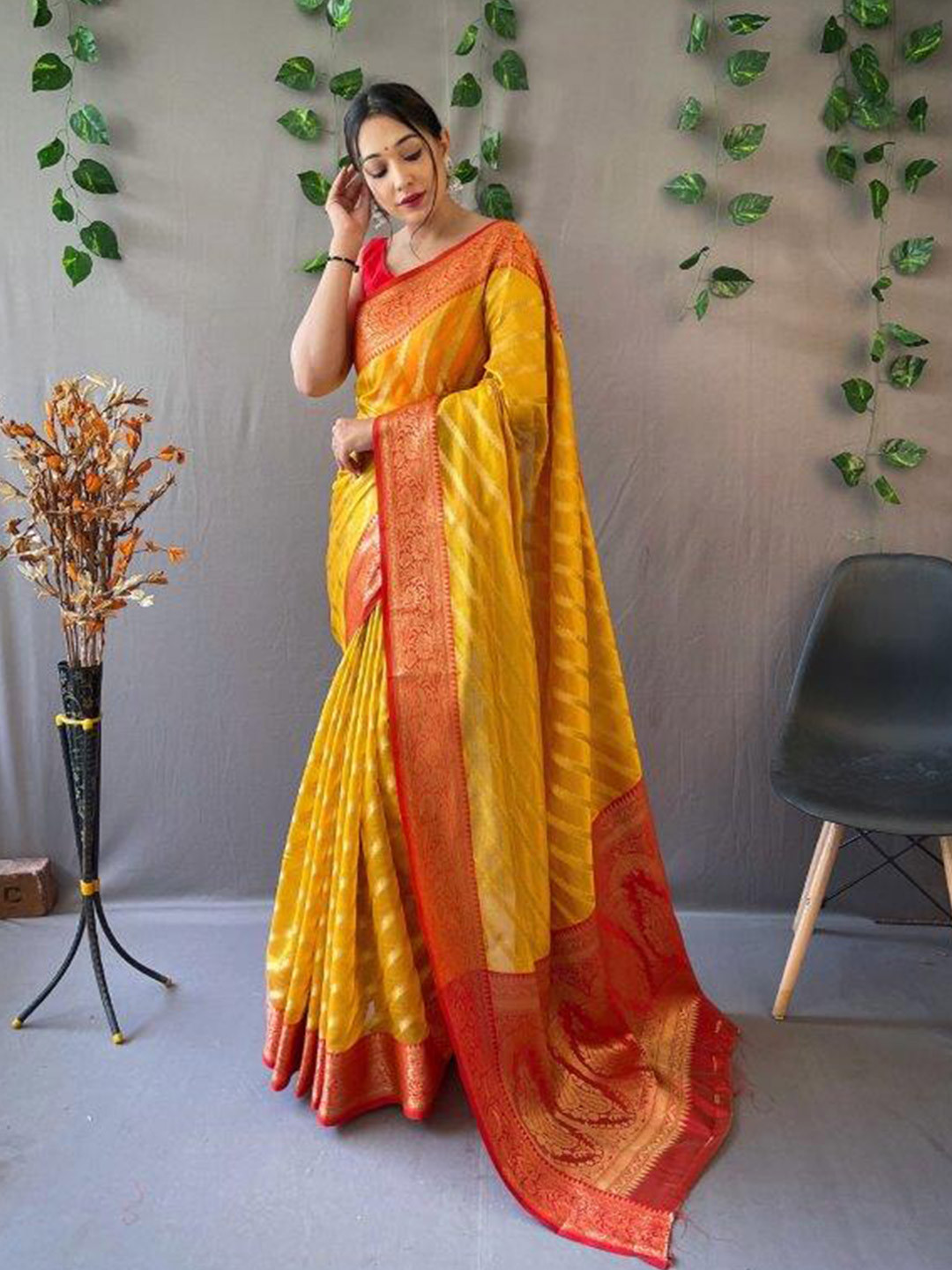 

SGF11 Ethnic Motifs Woven Design Zari Organza Kanjeevaram Silk Saree, Yellow