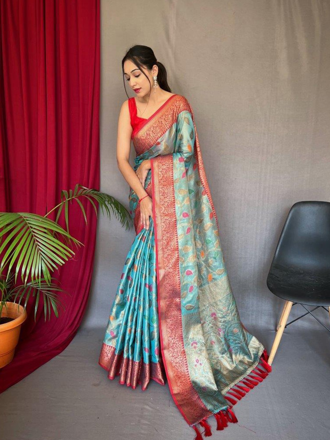

SGF11 Ethnic Motifs Woven Design Zari Organza Kanjeevaram Silk Saree, Blue