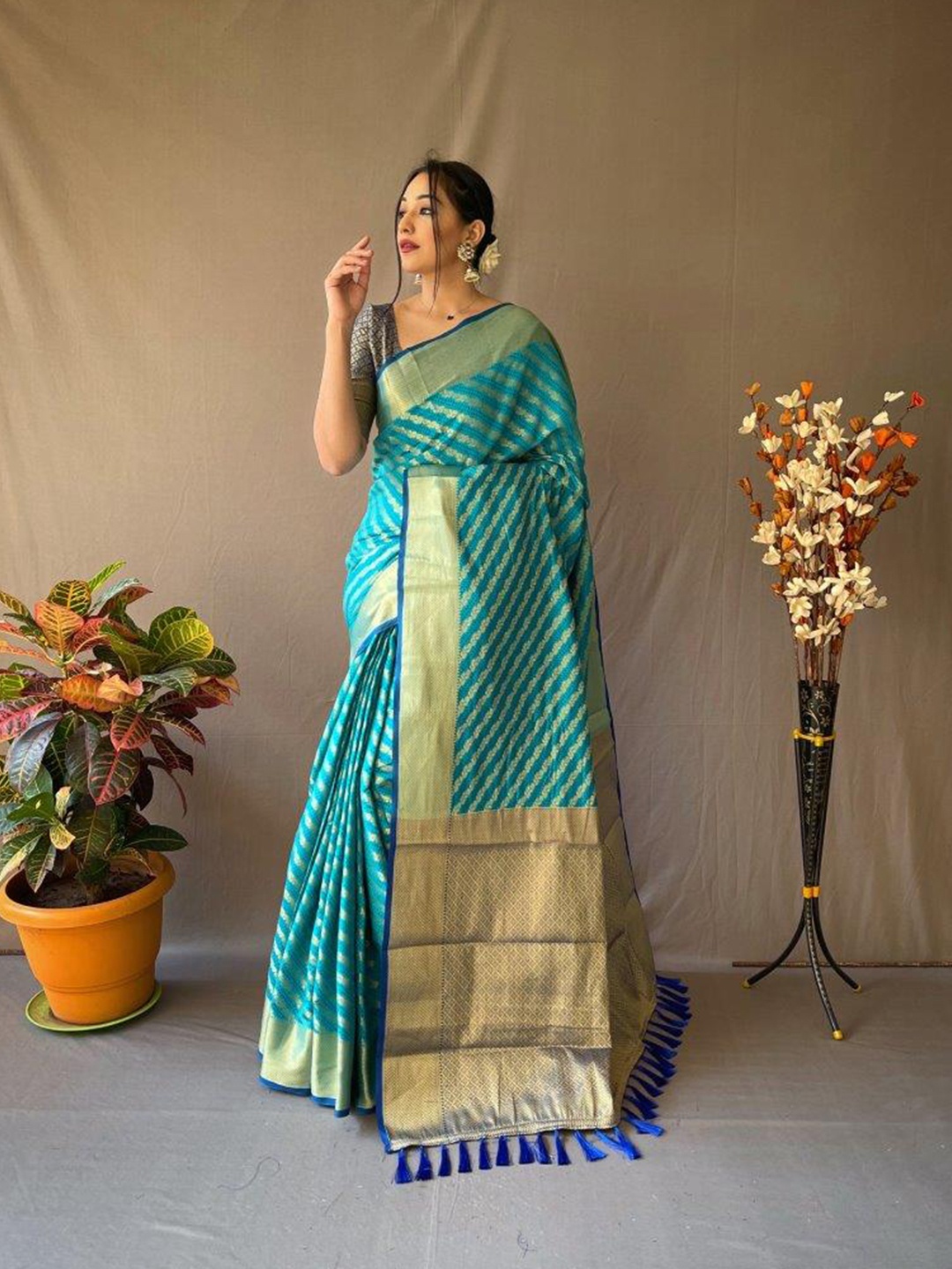 

SGF11 Woven Design Heavy Zari Work Kanjeevaram Patola Silk Saree, Turquoise blue