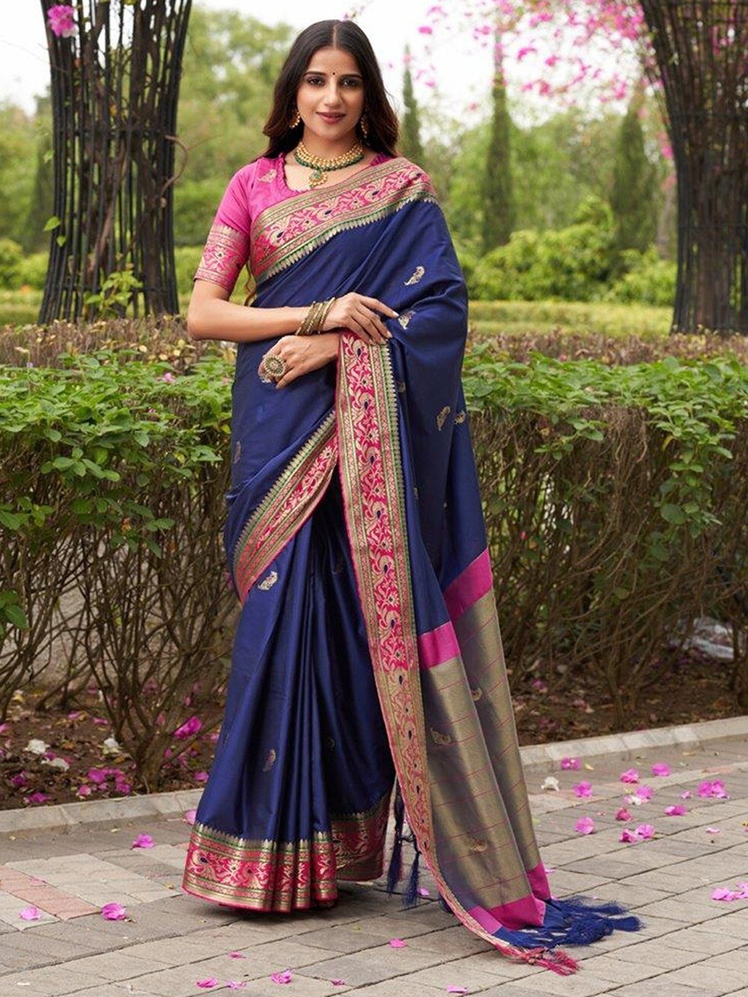 

SGF11 Ethnic Motifs Woven Design Zari Banarasi Saree, Navy blue