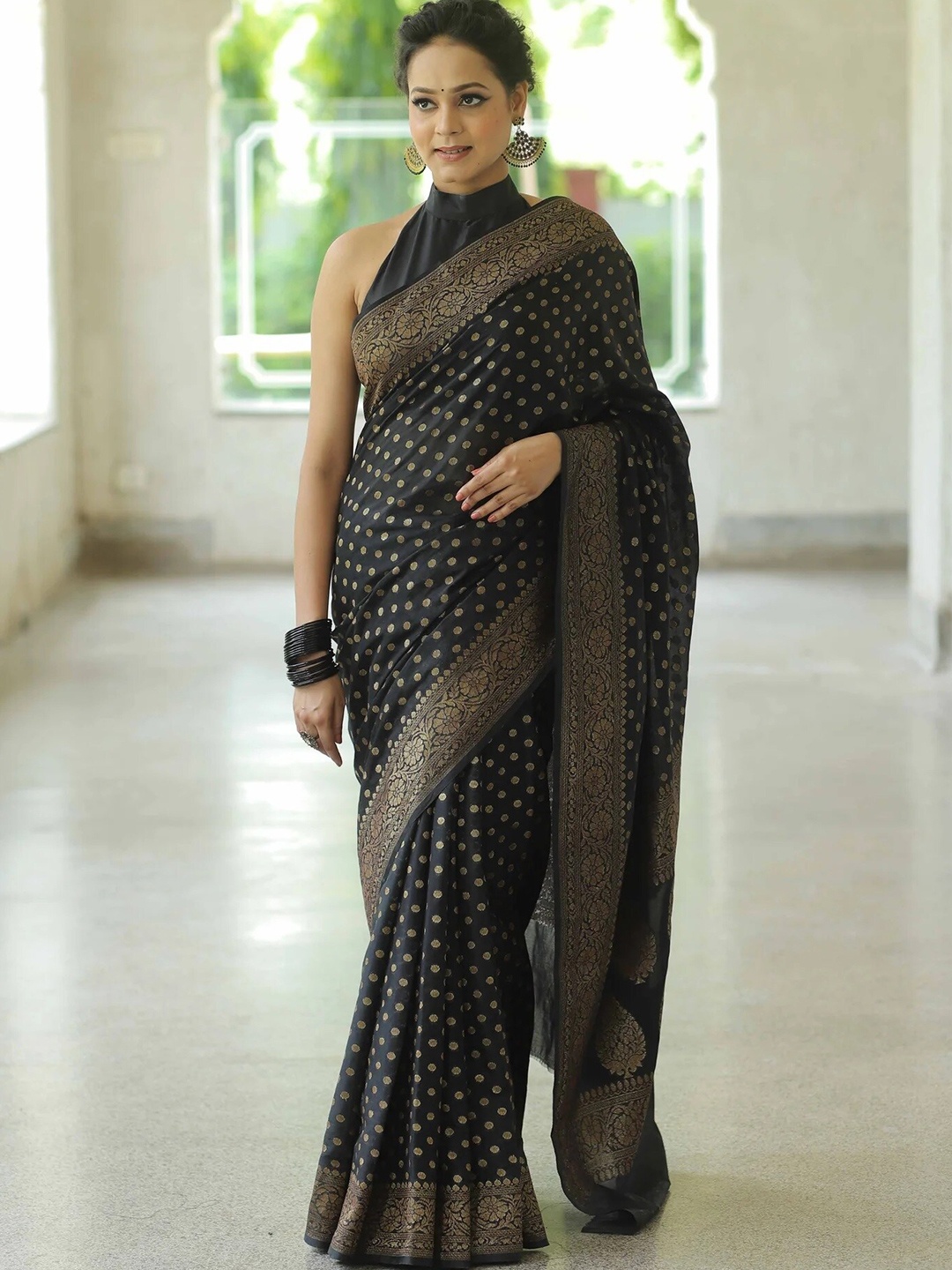 

DIVASTRI Geometric Woven Design Zari Pure Silk Kanjeevaram Saree, Black