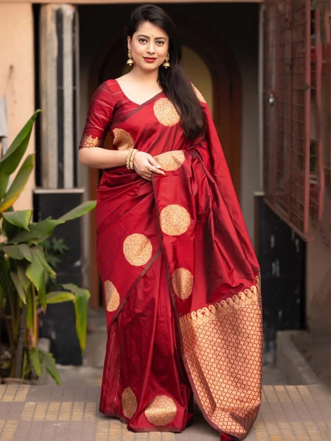 

DIVASTRI Ethnic Motifs Woven Design Zari Pure Silk Kanjeevaram Saree, Maroon