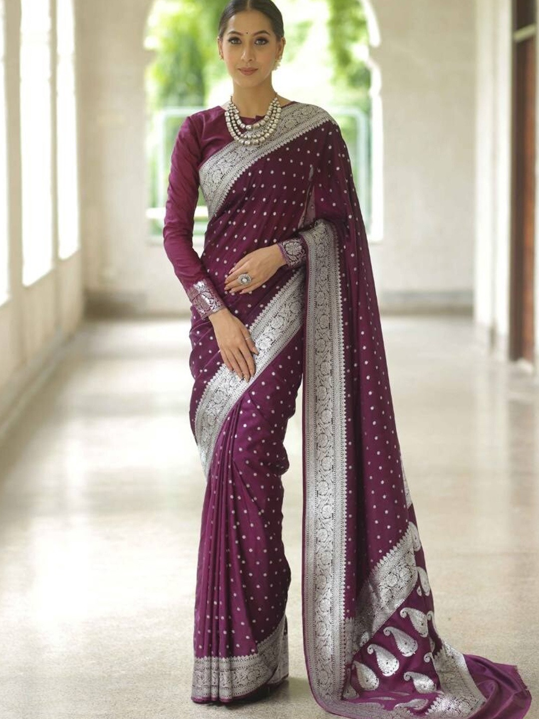 

DIVASTRI Ethnic Motifs Woven Design Zari Pure Silk Kanjeevaram Saree, Purple