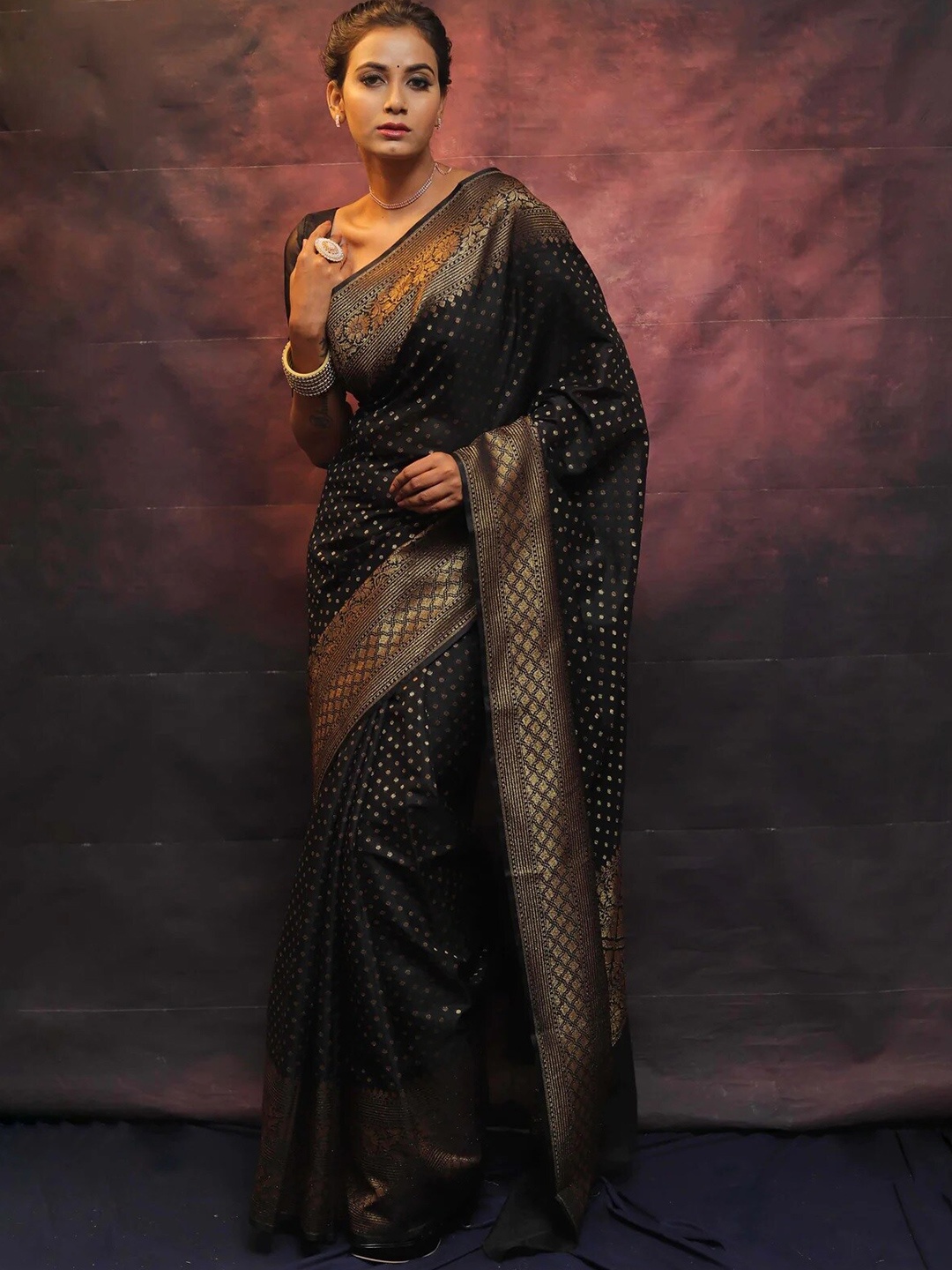 

DIVASTRI Woven Design Zari Pure Silk Kanjeevaram Saree, Black