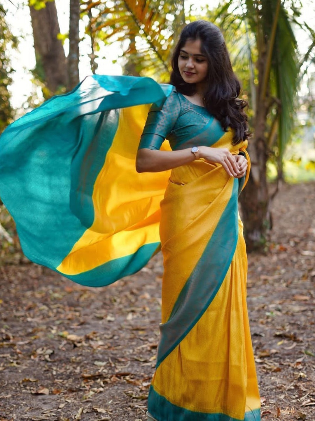 

DIVASTRI Woven Design Zari Pure Silk Kanjeevaram Saree, Yellow