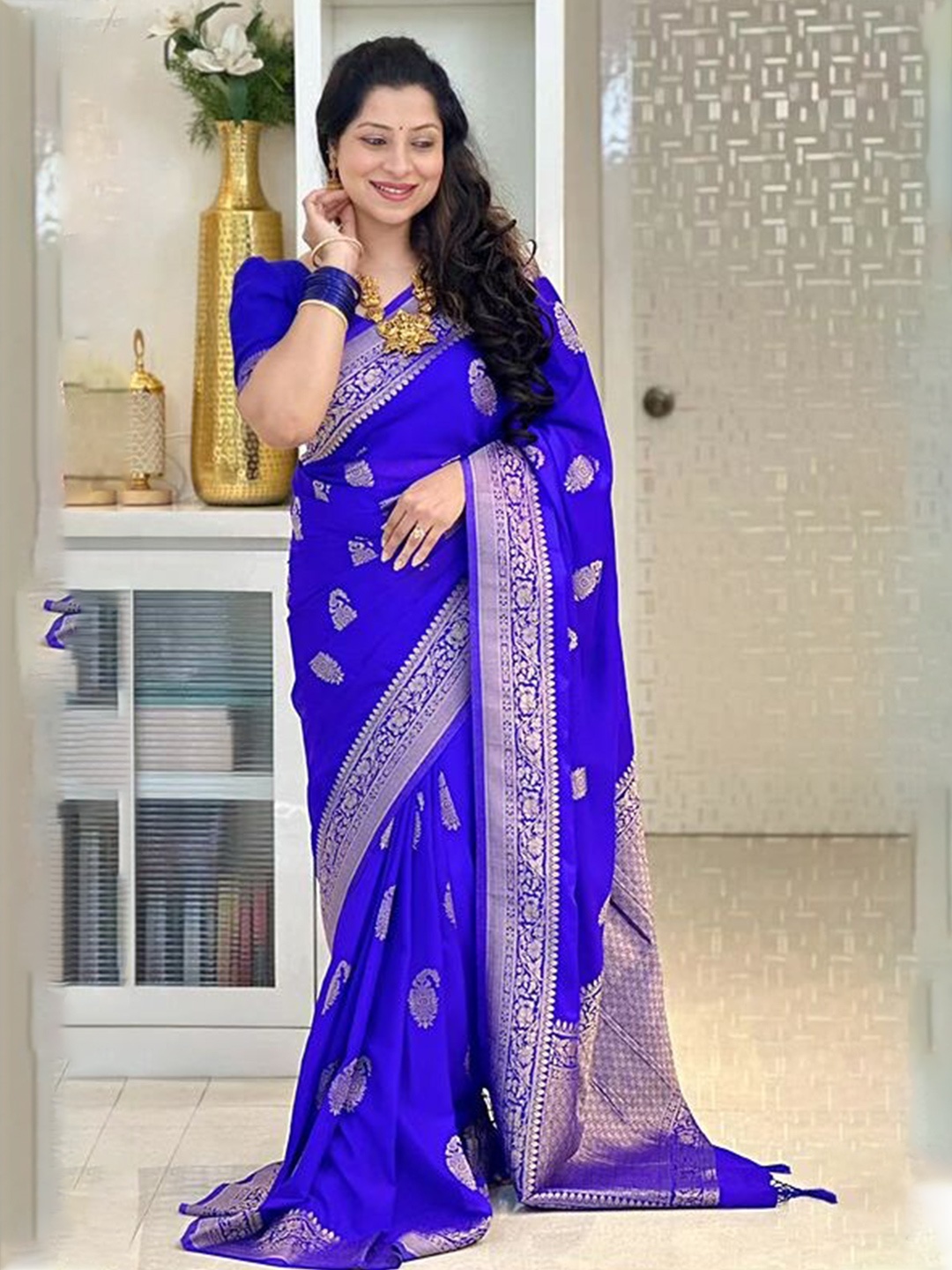 

DIVASTRI Woven Design Zari Pure Silk Kanjeevaram Saree, Blue