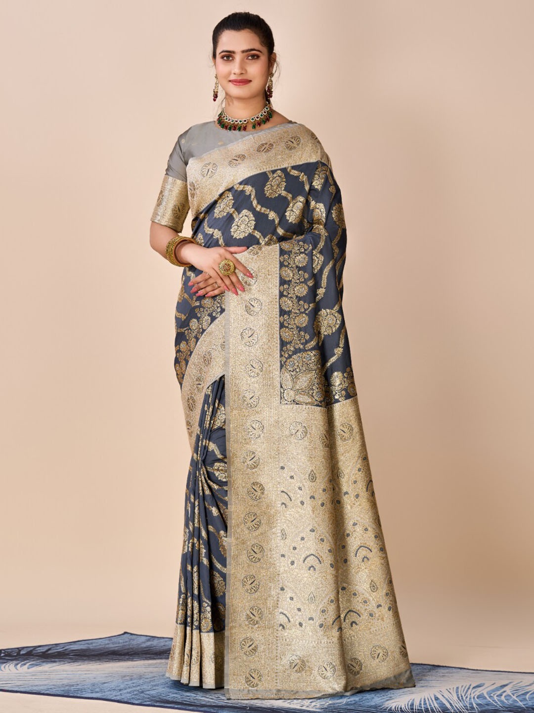 

SANJANA SILK Woven Design Pure Silk Kanjeevaram Zari Saree, Grey