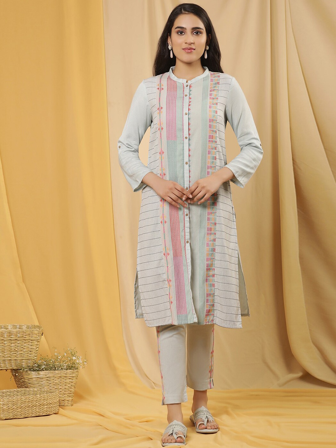 

W Geometric Printed Regular Kurta with Trousers, Blue