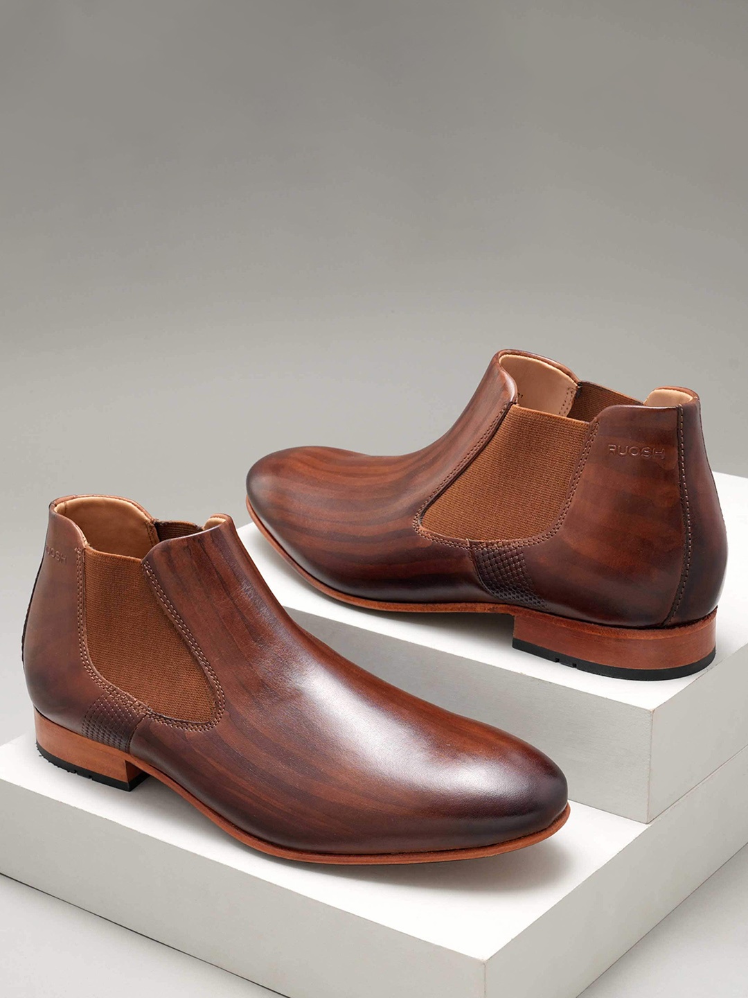 Ruosh Men Round Toe Leather Chelsea Boots